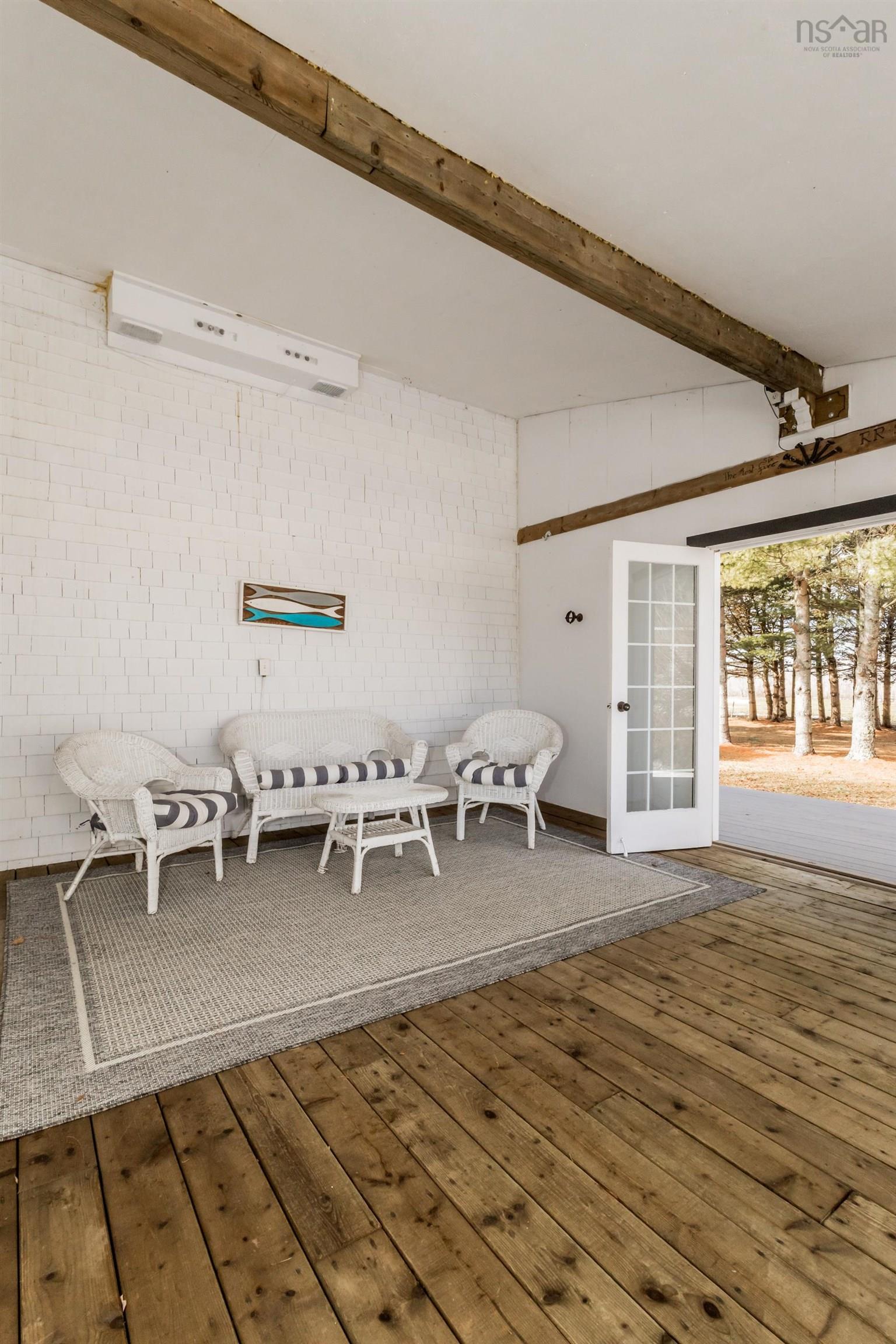 $485,000.00: 1303 Highway 201, Round Hill