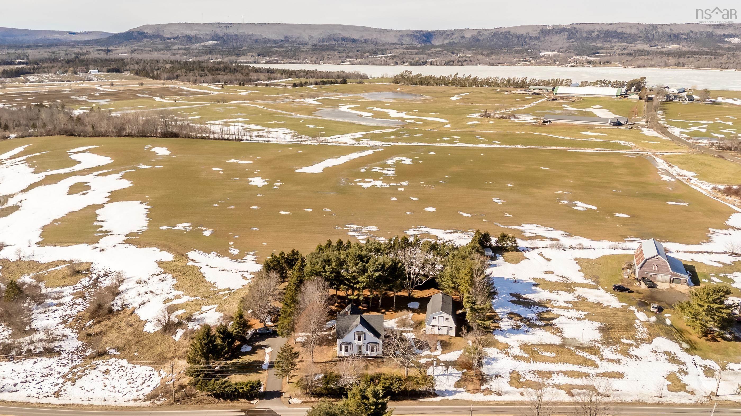 $485,000.00: 1303 Highway 201, Round Hill