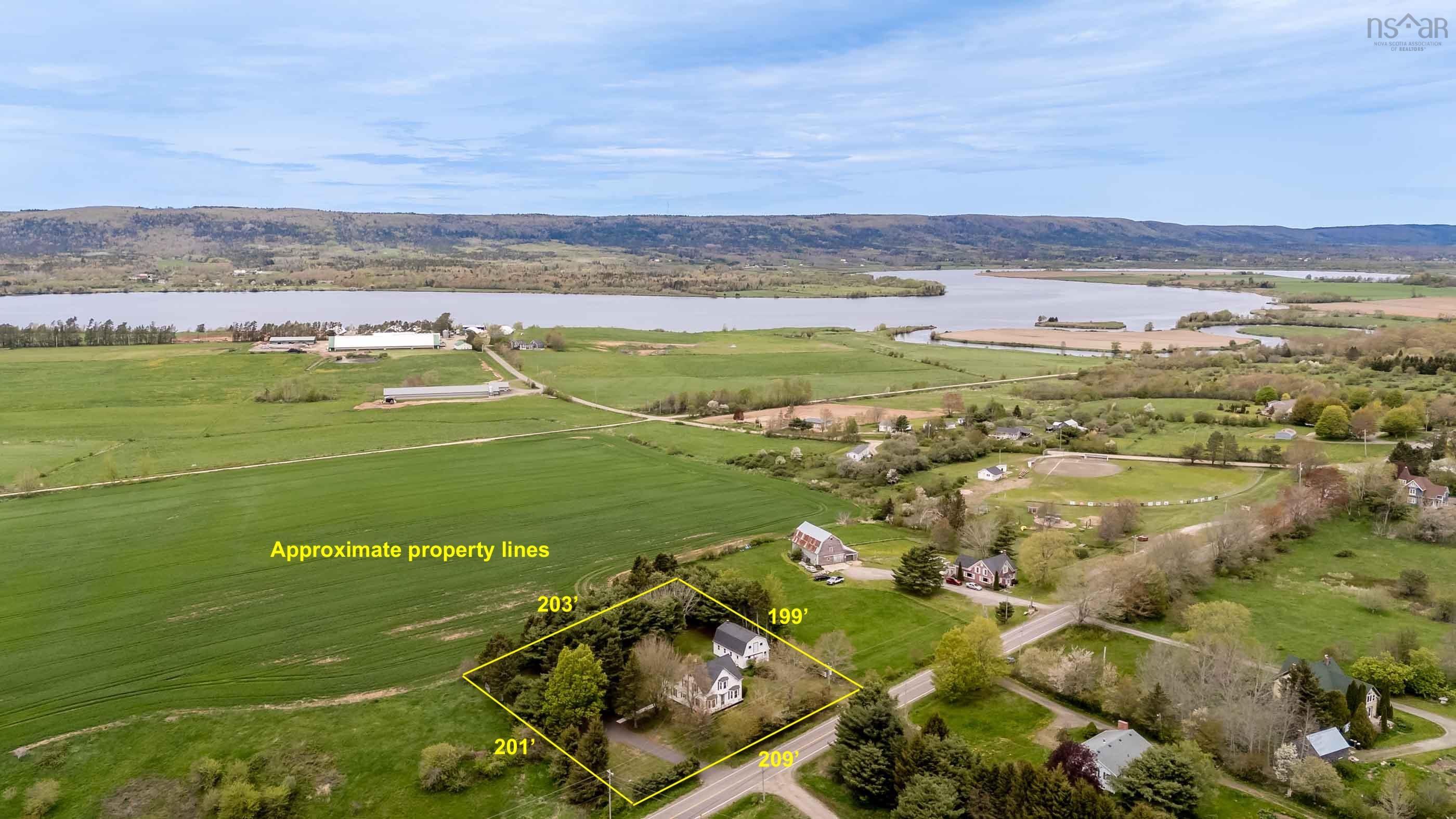 $465,000.00: 1303 Highway 201, Round Hill