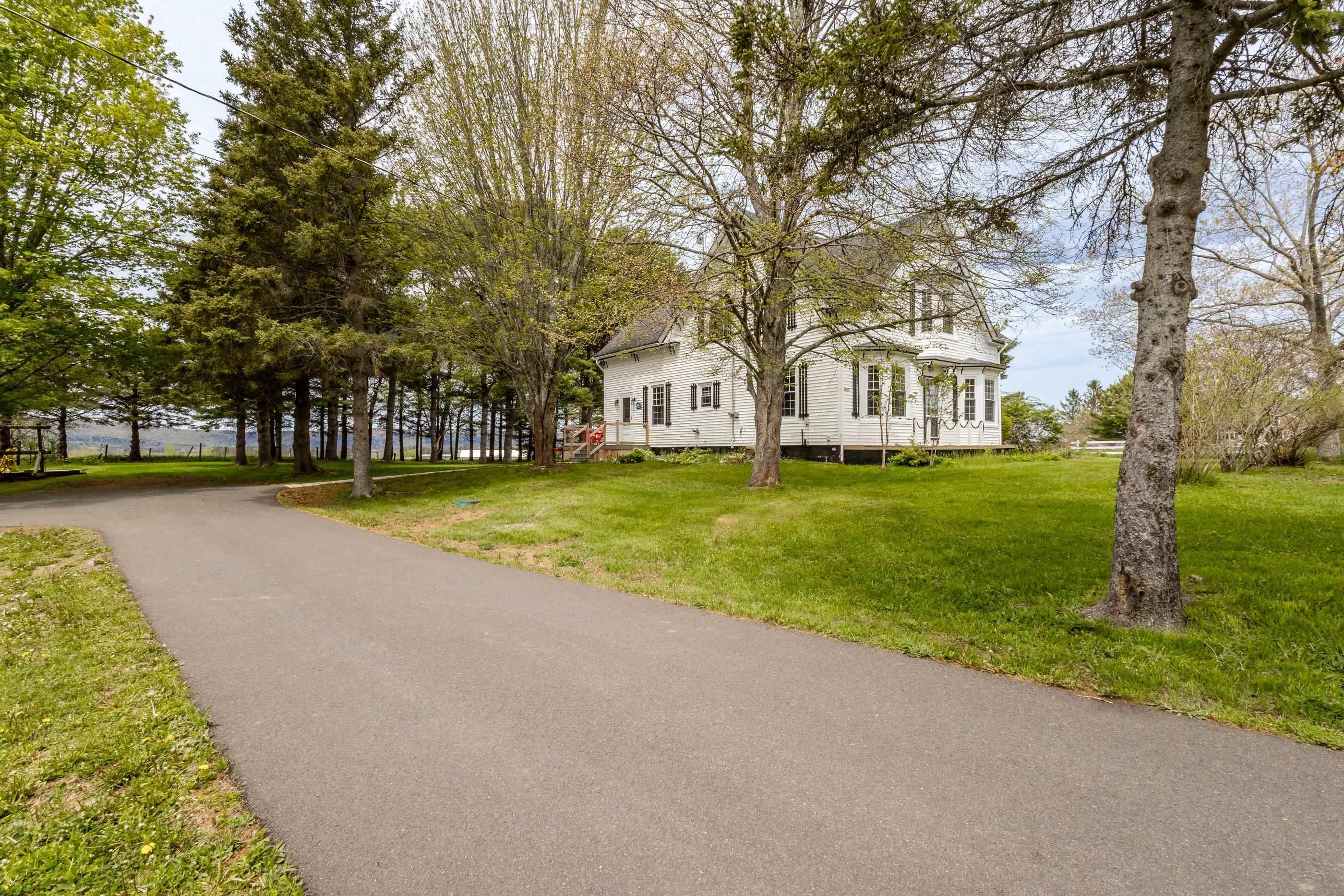 $465,000.00: 1303 Highway 201, Round Hill
