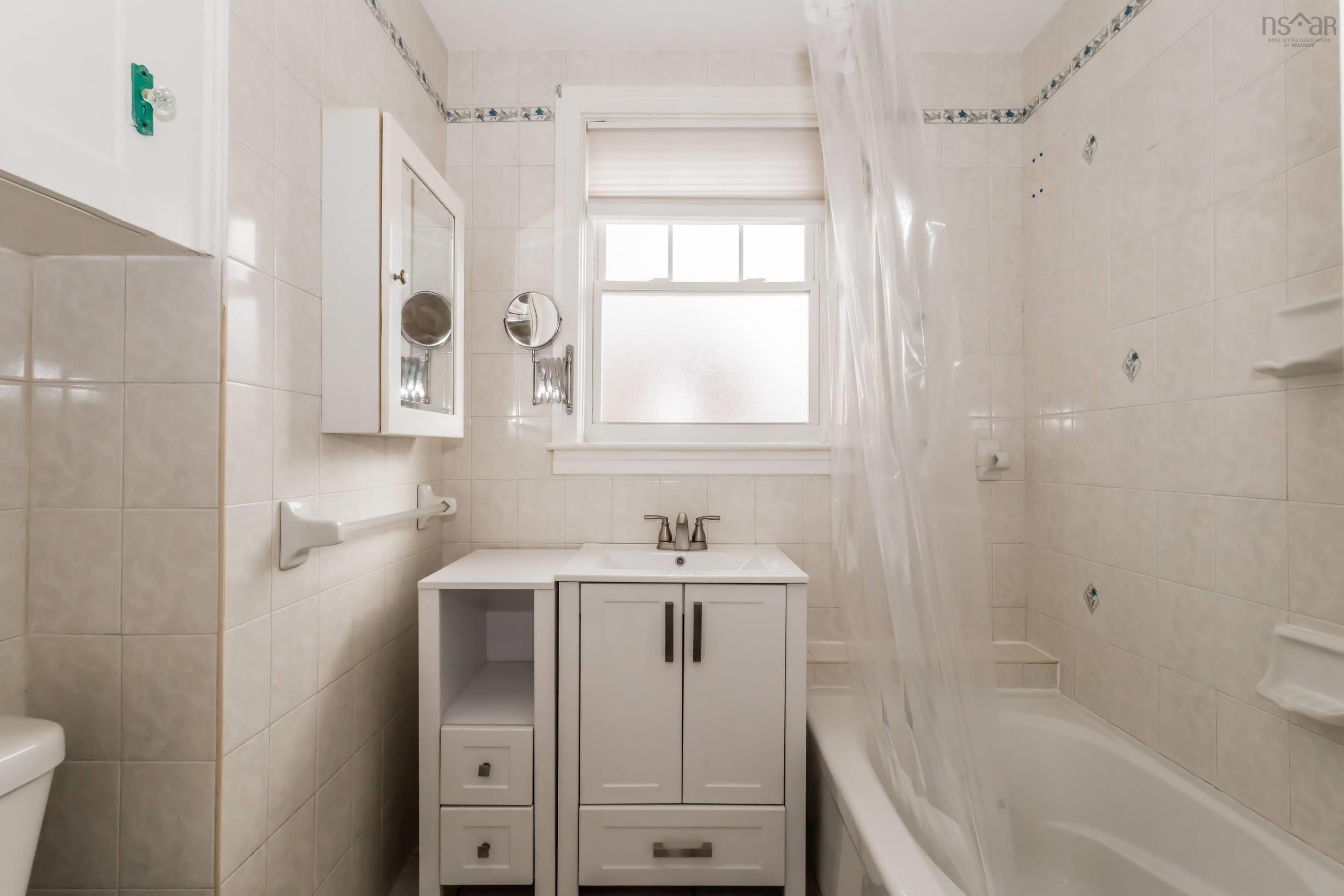 $409,900.00: 59 Highway 201, Lequille