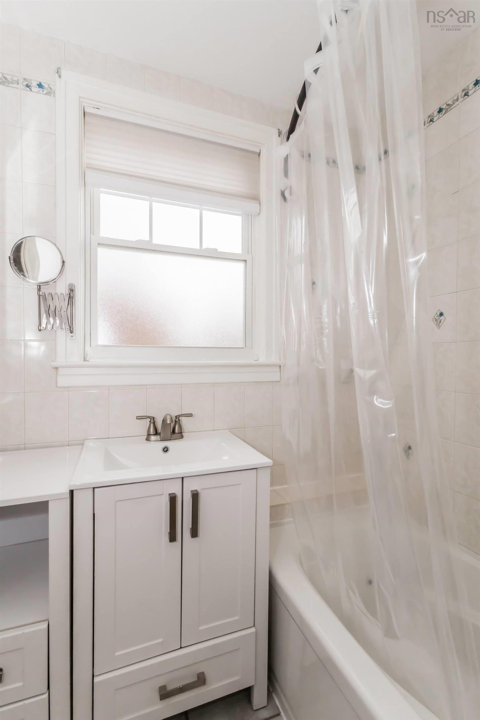 $409,900.00: 59 Highway 201, Lequille