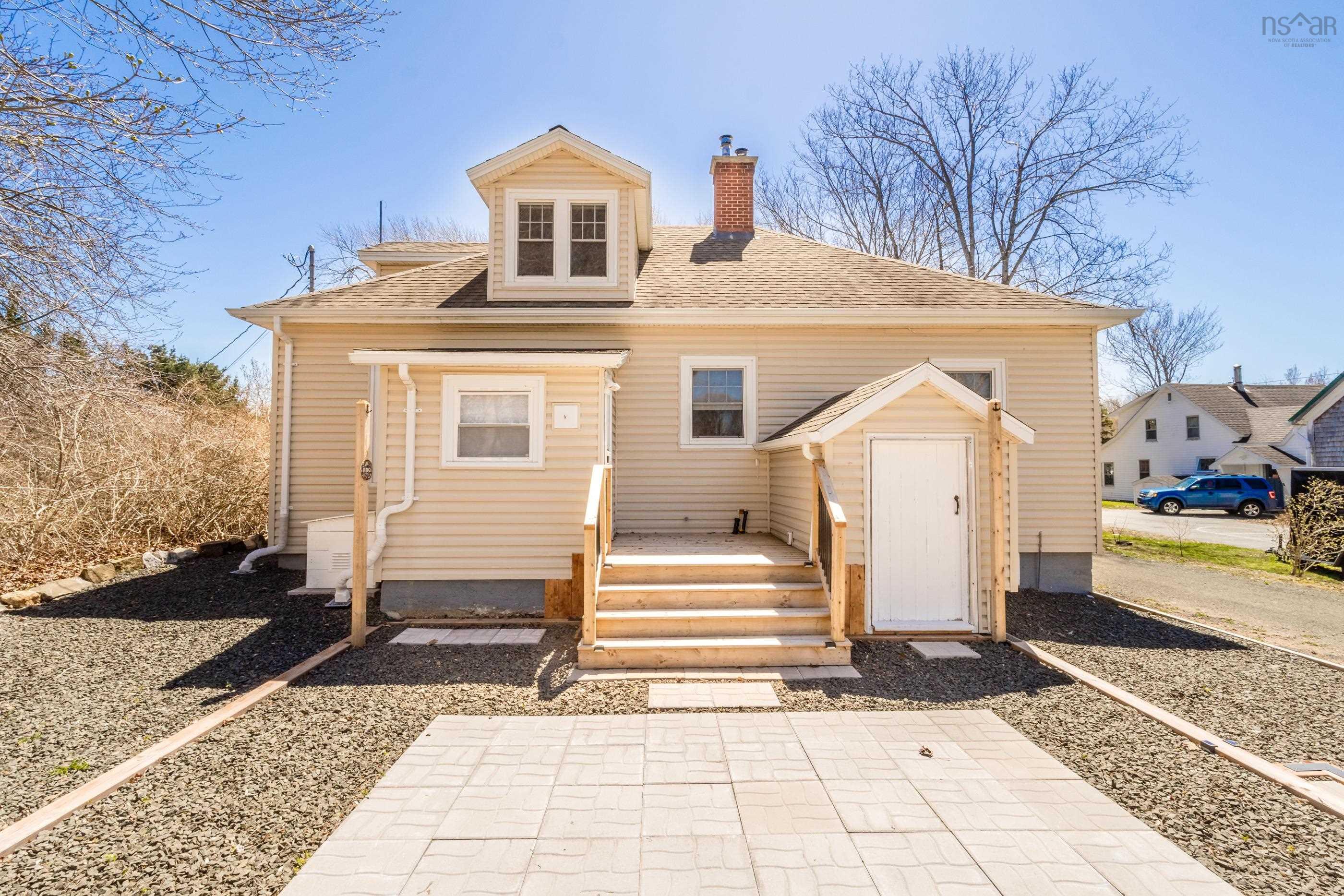 $399,900.00: 59 Highway 201, Lequille