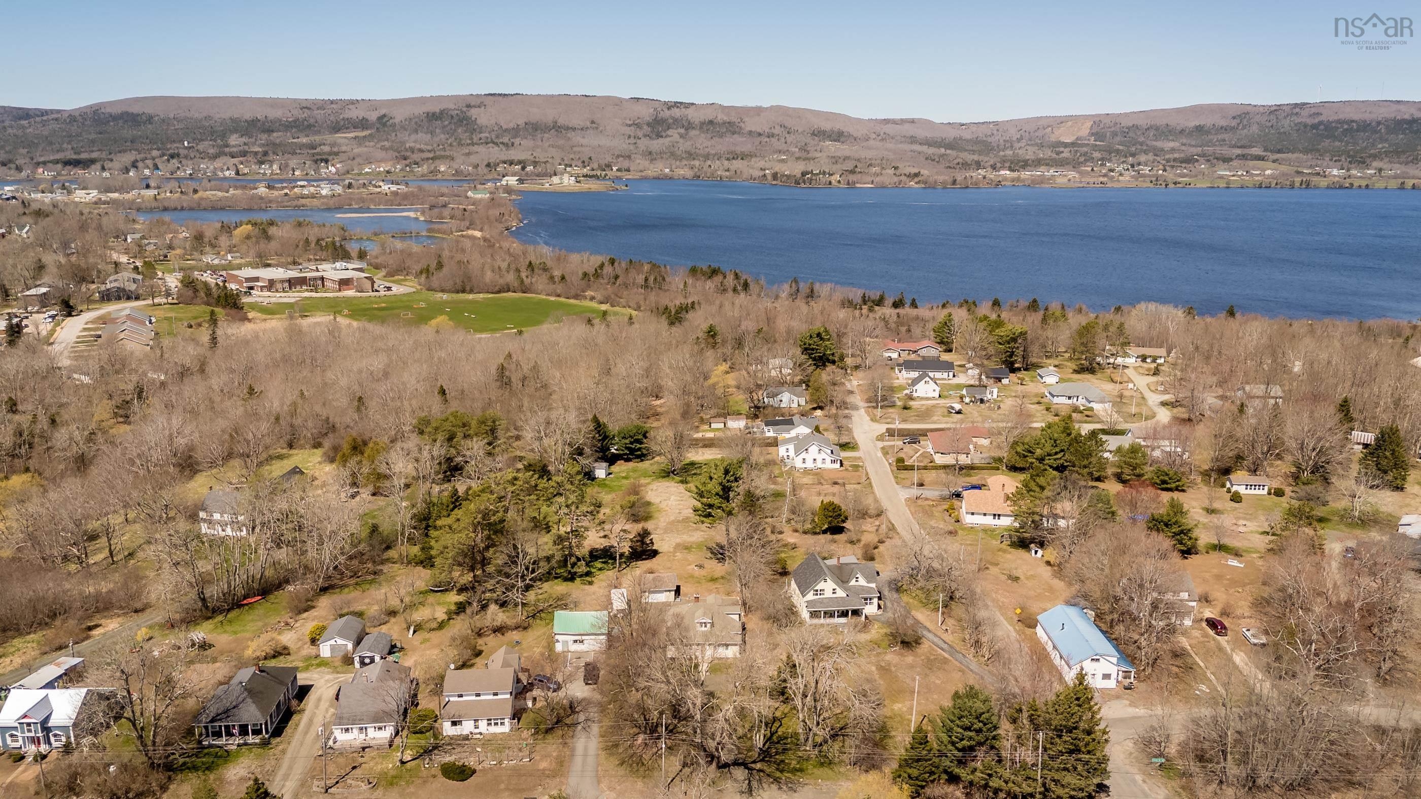 $399,900.00: 59 Highway 201, Lequille