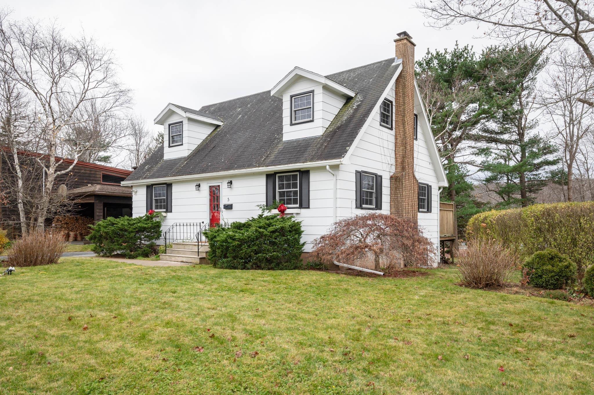 $825,000.00: 5 Wyndrock Drive, Halifax