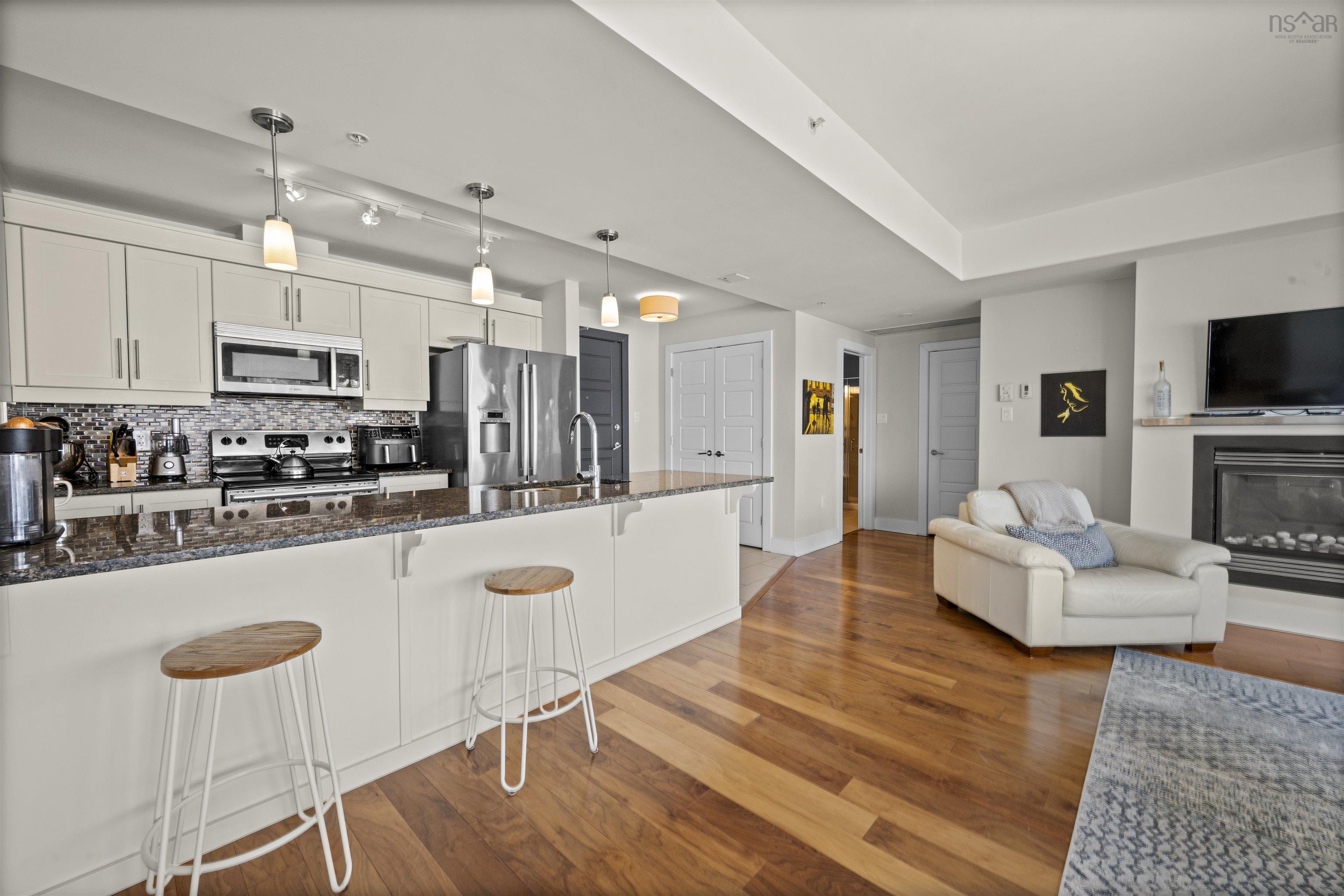 $549,900.00: 806 31 Kings Wharf Place, Dartmouth