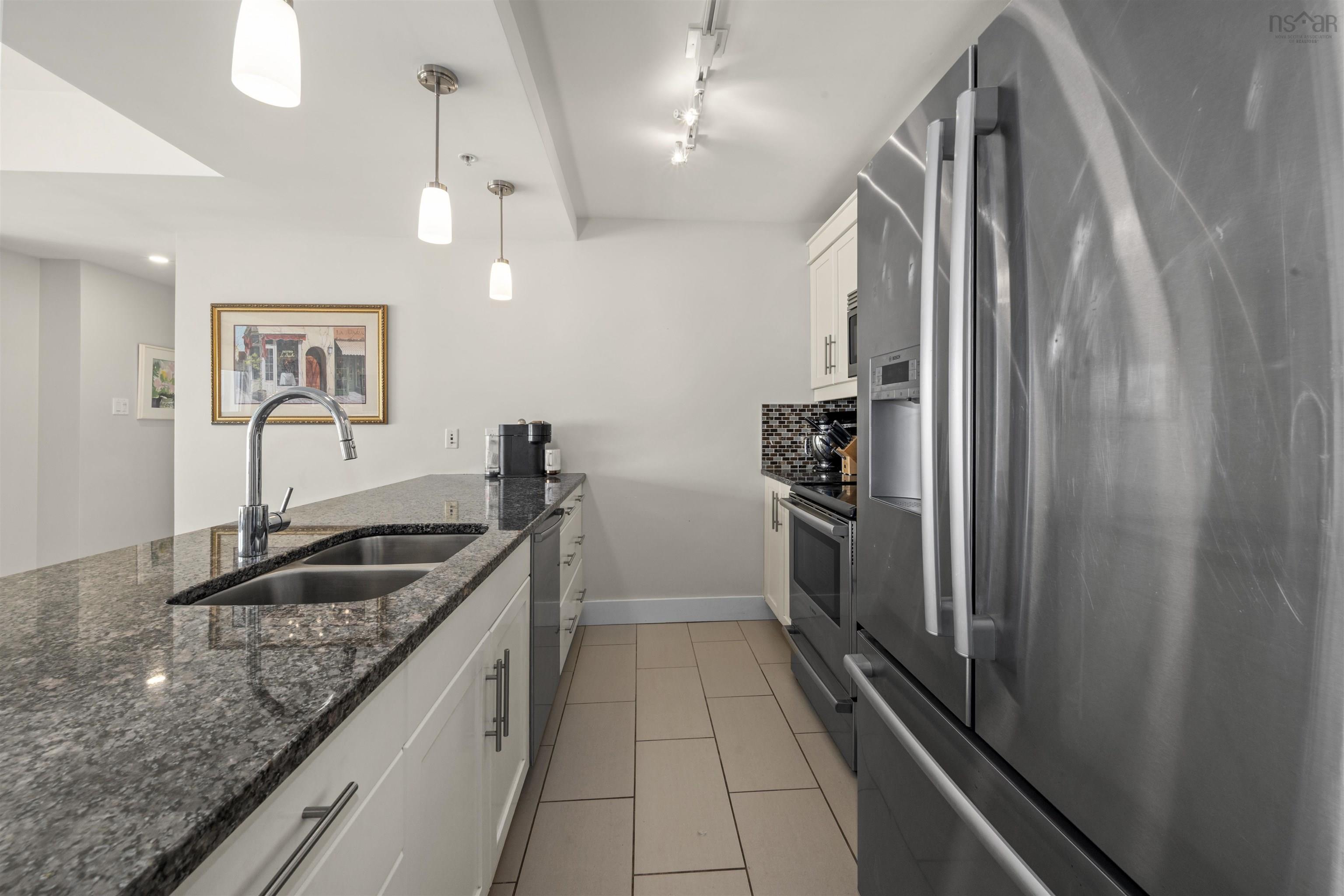 $549,900.00: 806 31 Kings Wharf Place, Dartmouth