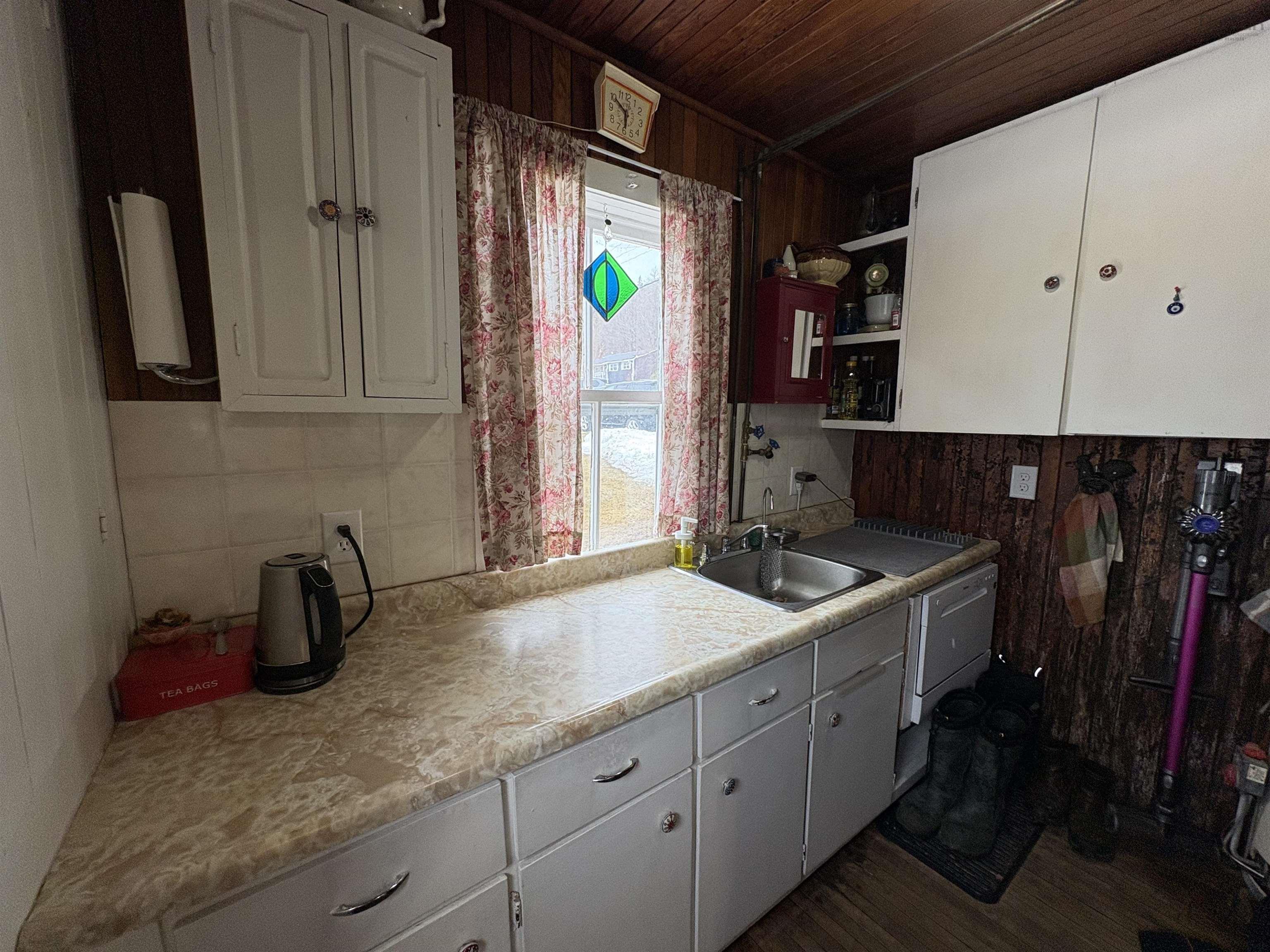 $249,000.00: 535 East River East Side Road, Glencoe