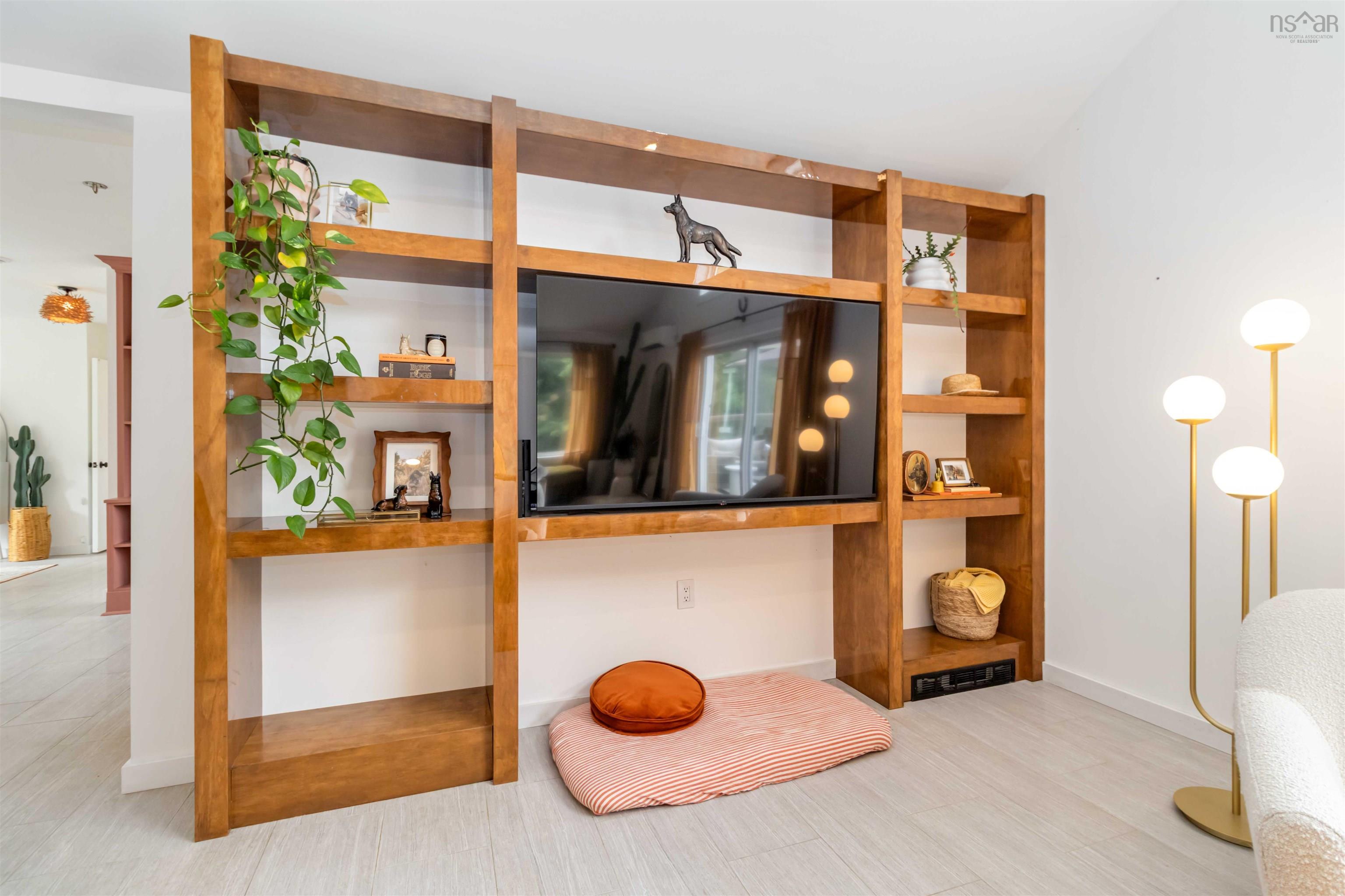 $499,900.00: 8710 Highway 8, South Brookfield