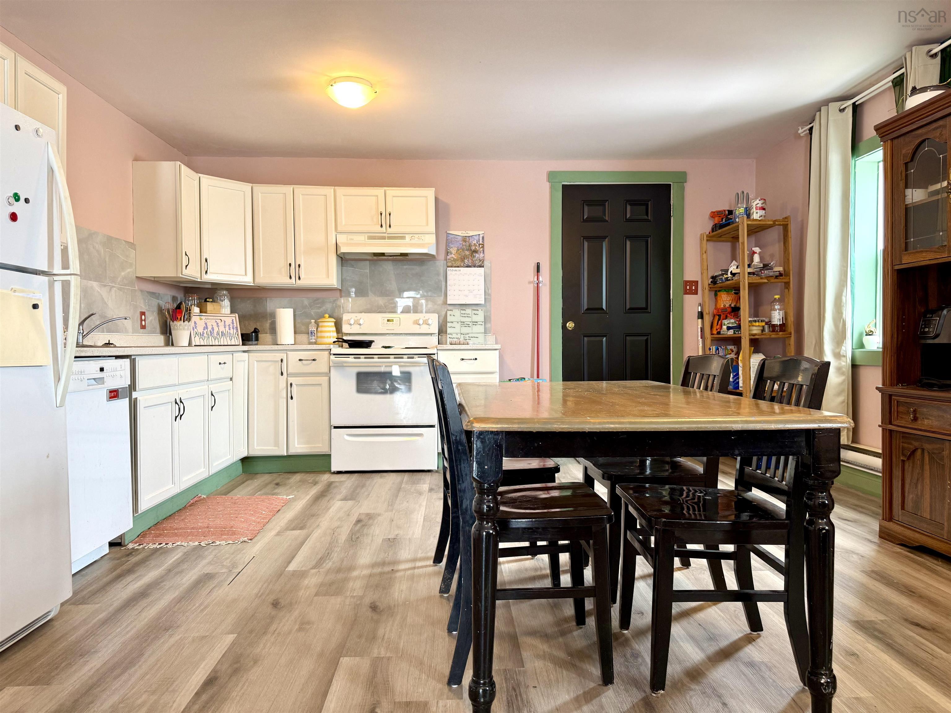 $274,900.00: 21453 2 Highway, Fort Lawrence