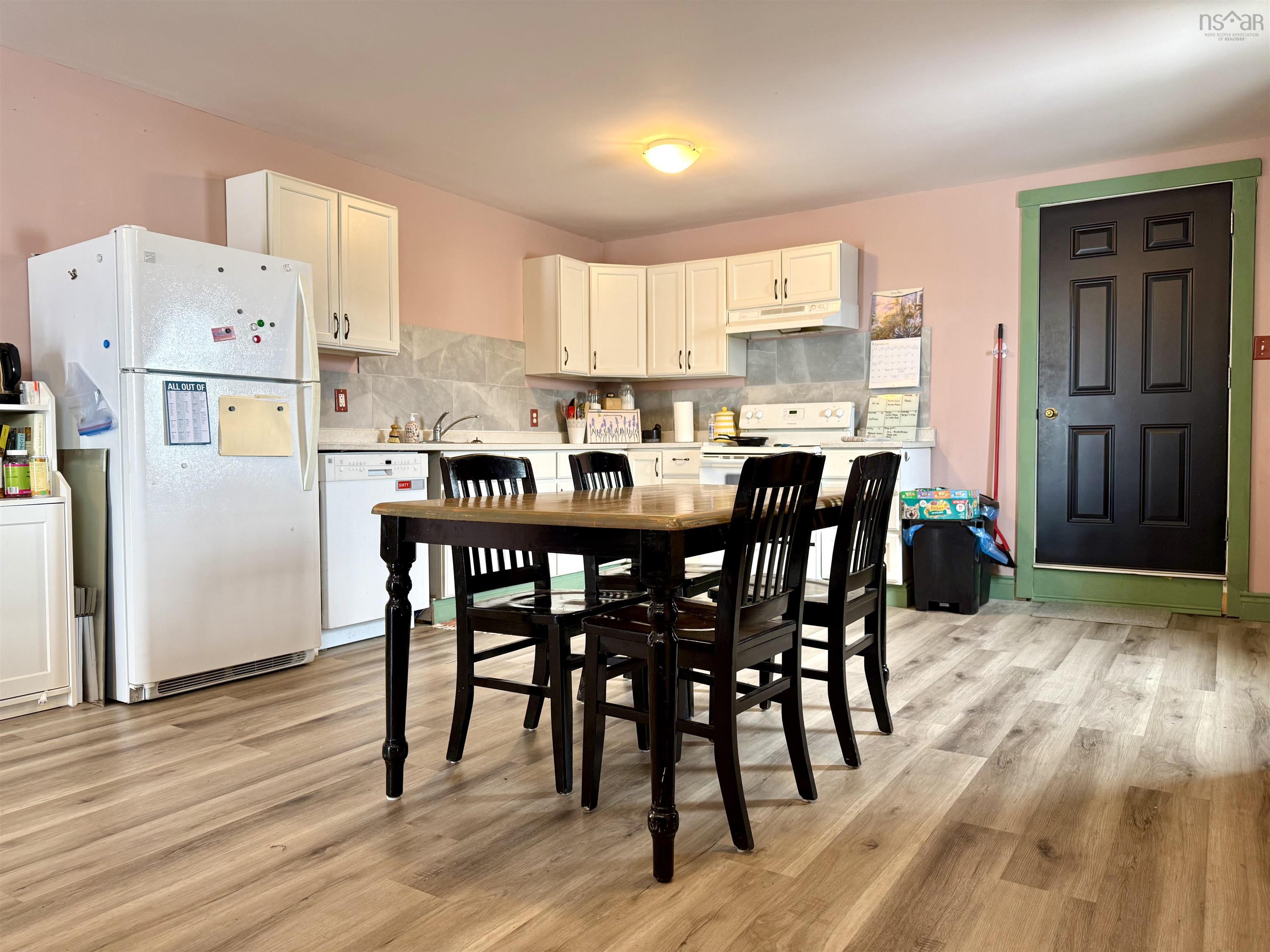 $274,900.00: 21453 2 Highway, Fort Lawrence