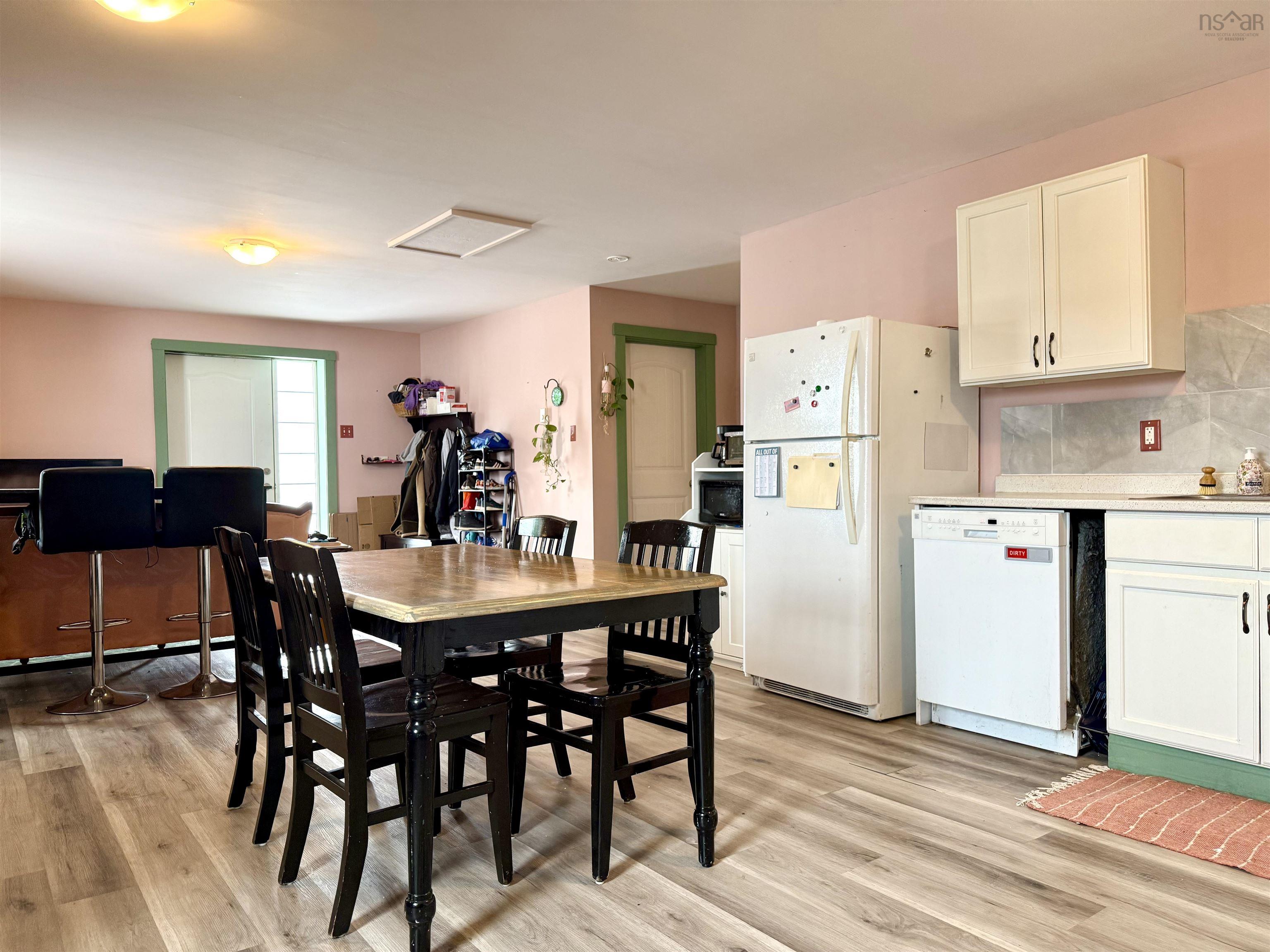 $274,900.00: 21453 2 Highway, Fort Lawrence