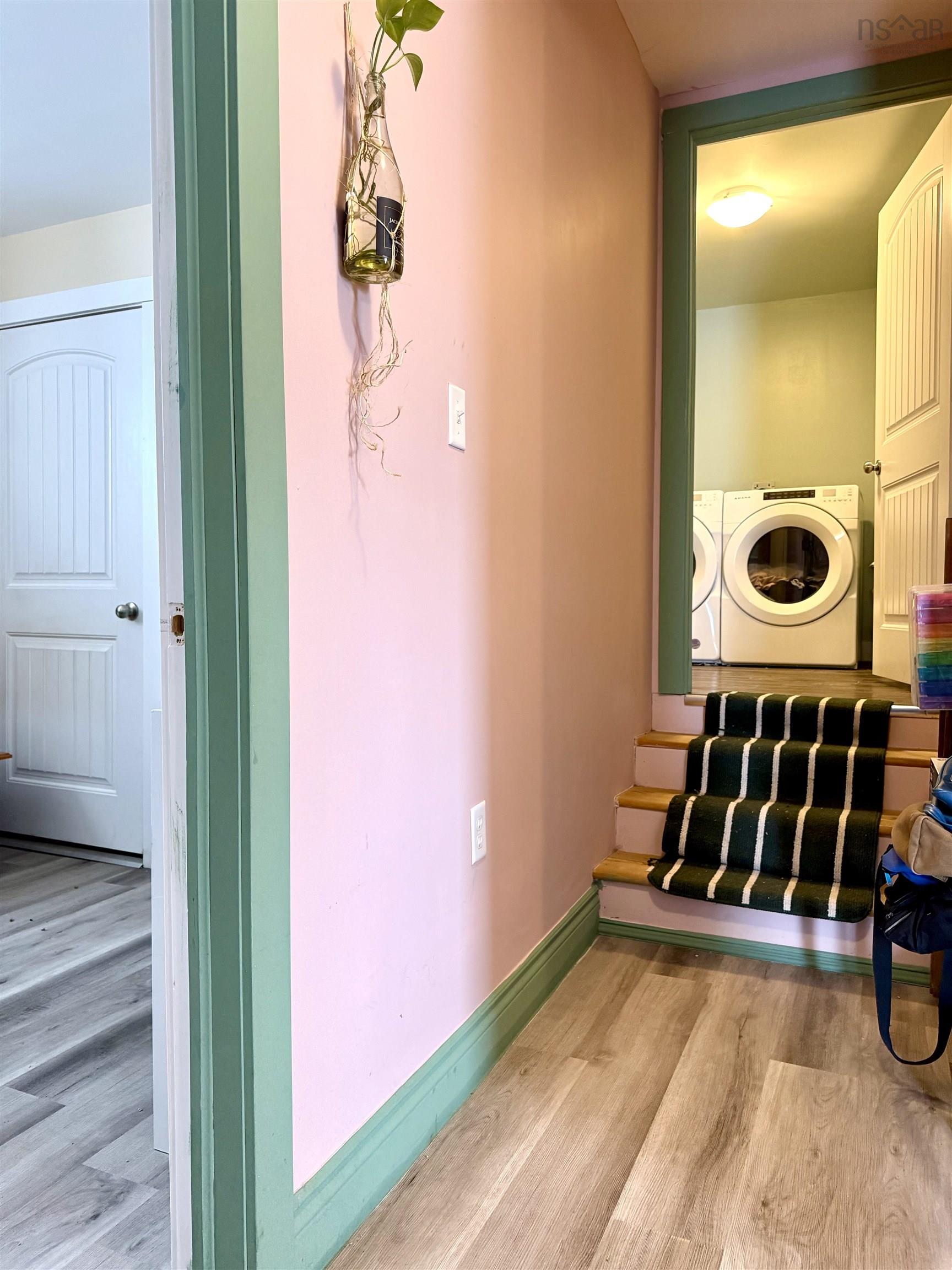 $274,900.00: 21453 2 Highway, Fort Lawrence