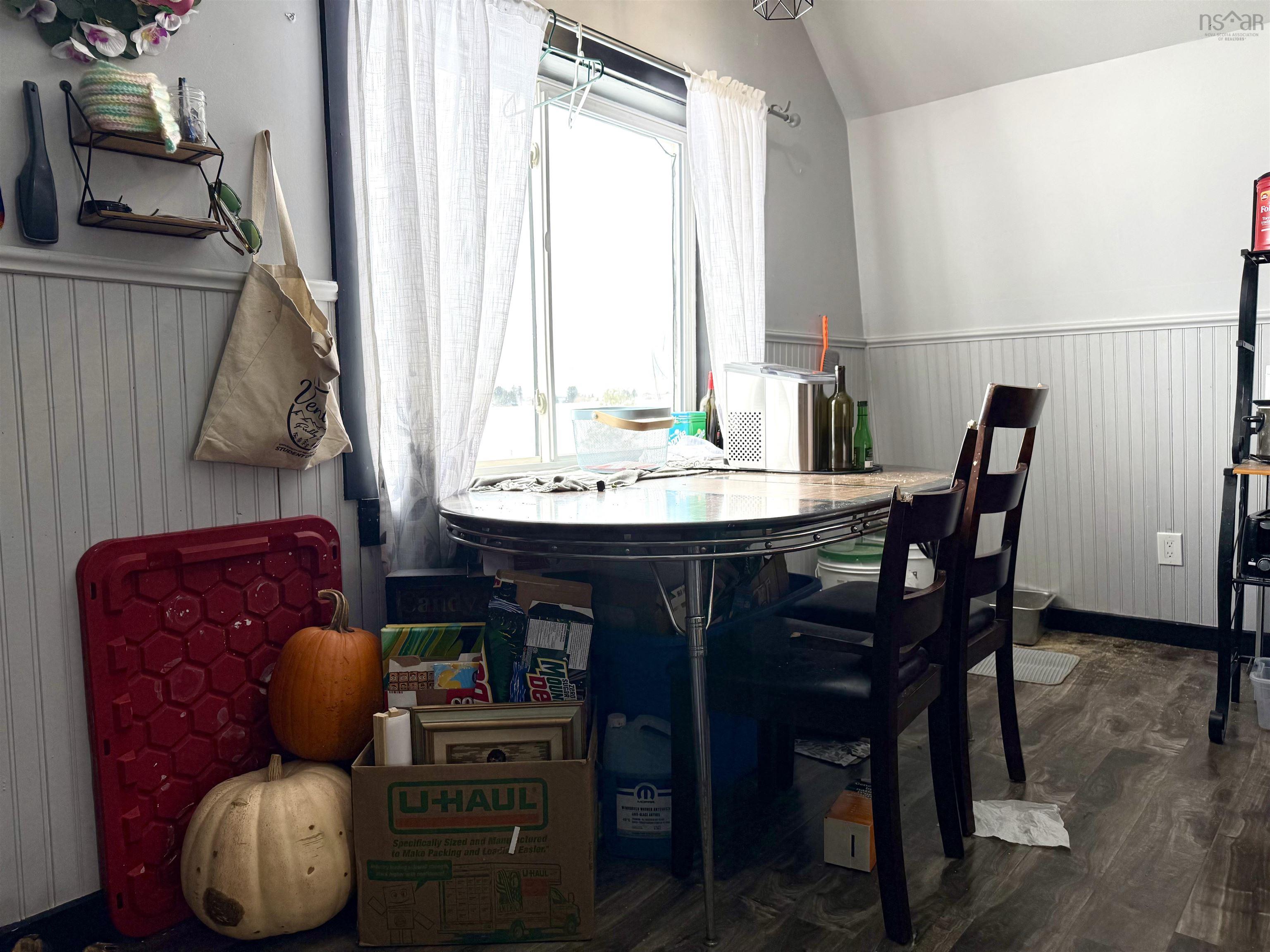 $274,900.00: 21453 2 Highway, Fort Lawrence