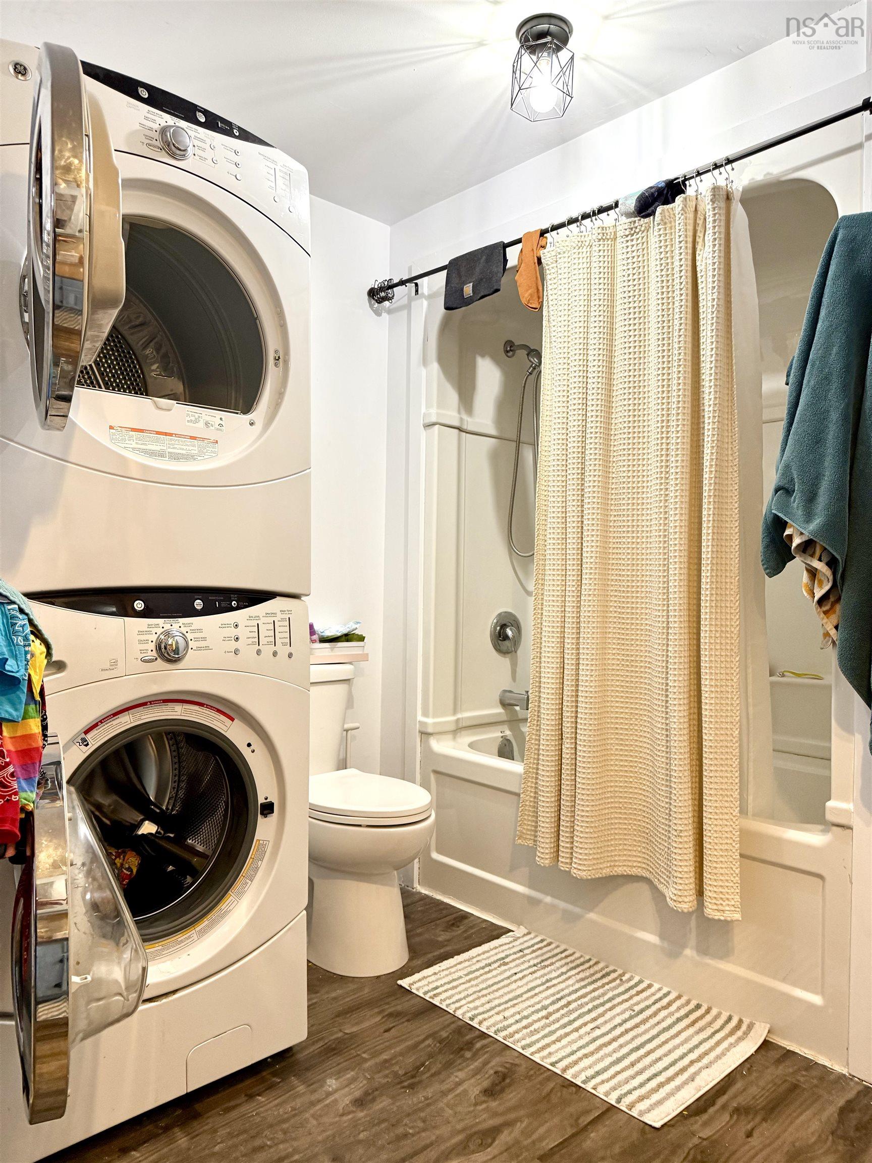 $274,900.00: 21453 2 Highway, Fort Lawrence