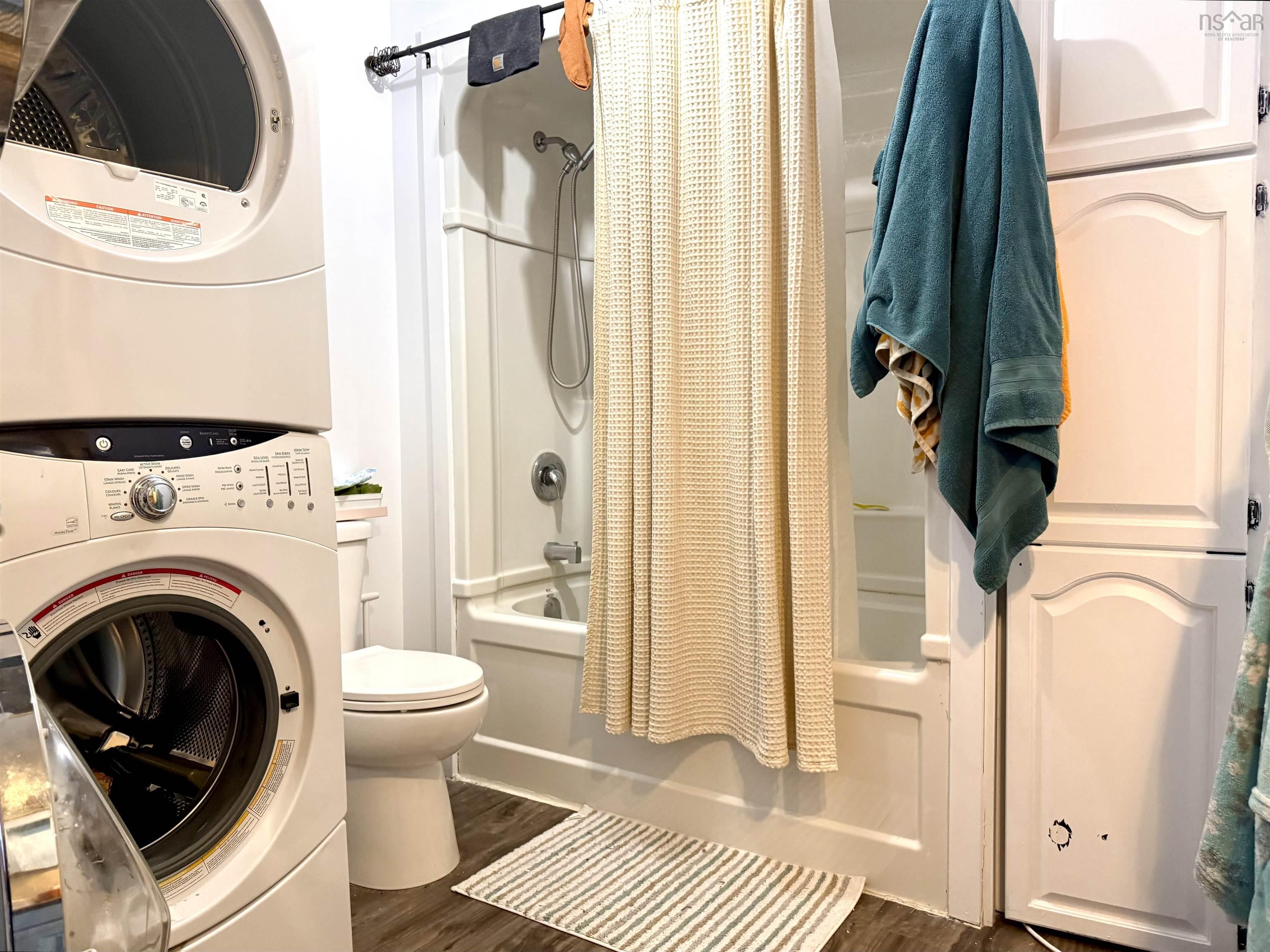 $274,900.00: 21453 2 Highway, Fort Lawrence