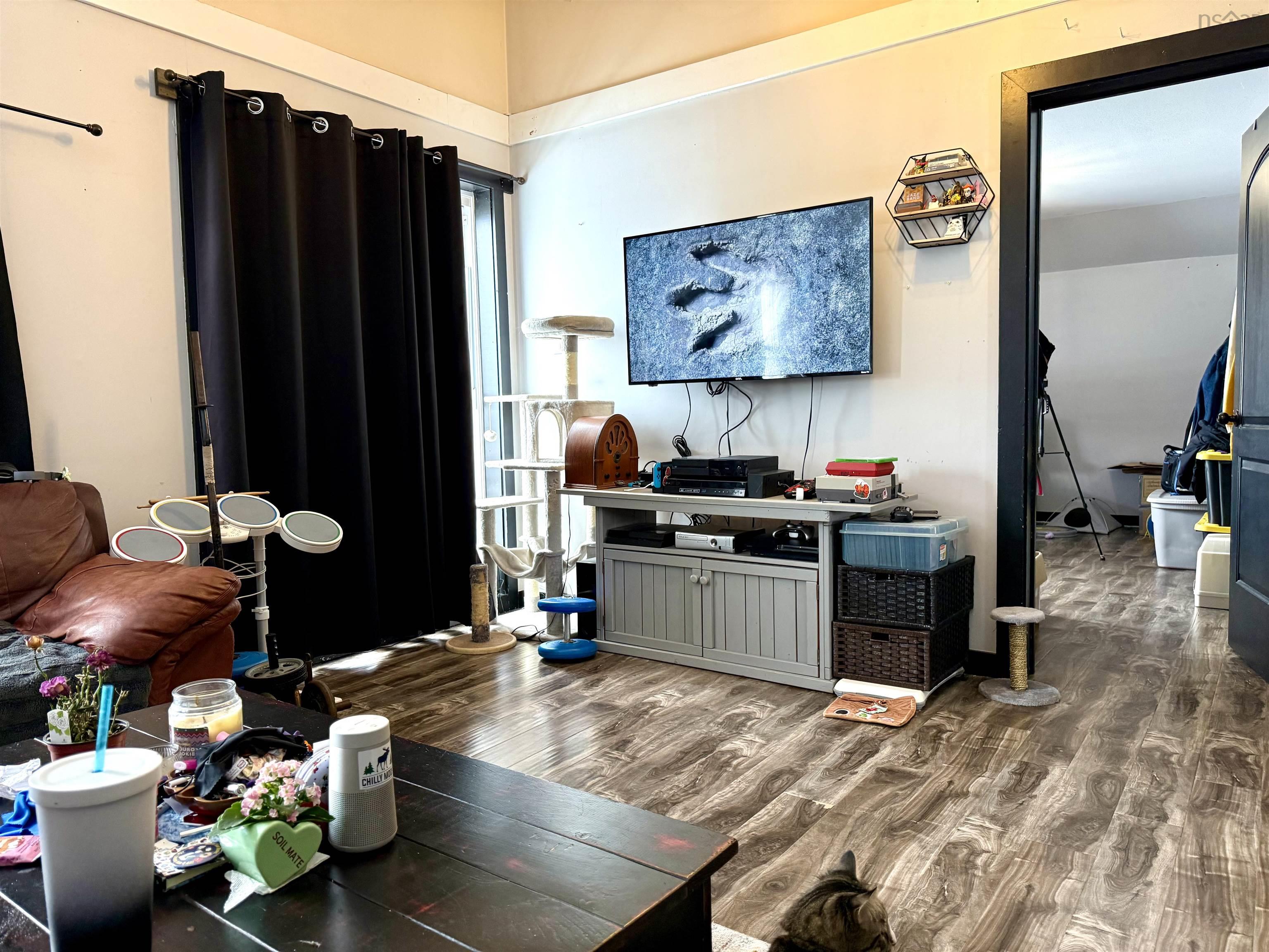 $274,900.00: 21453 2 Highway, Fort Lawrence