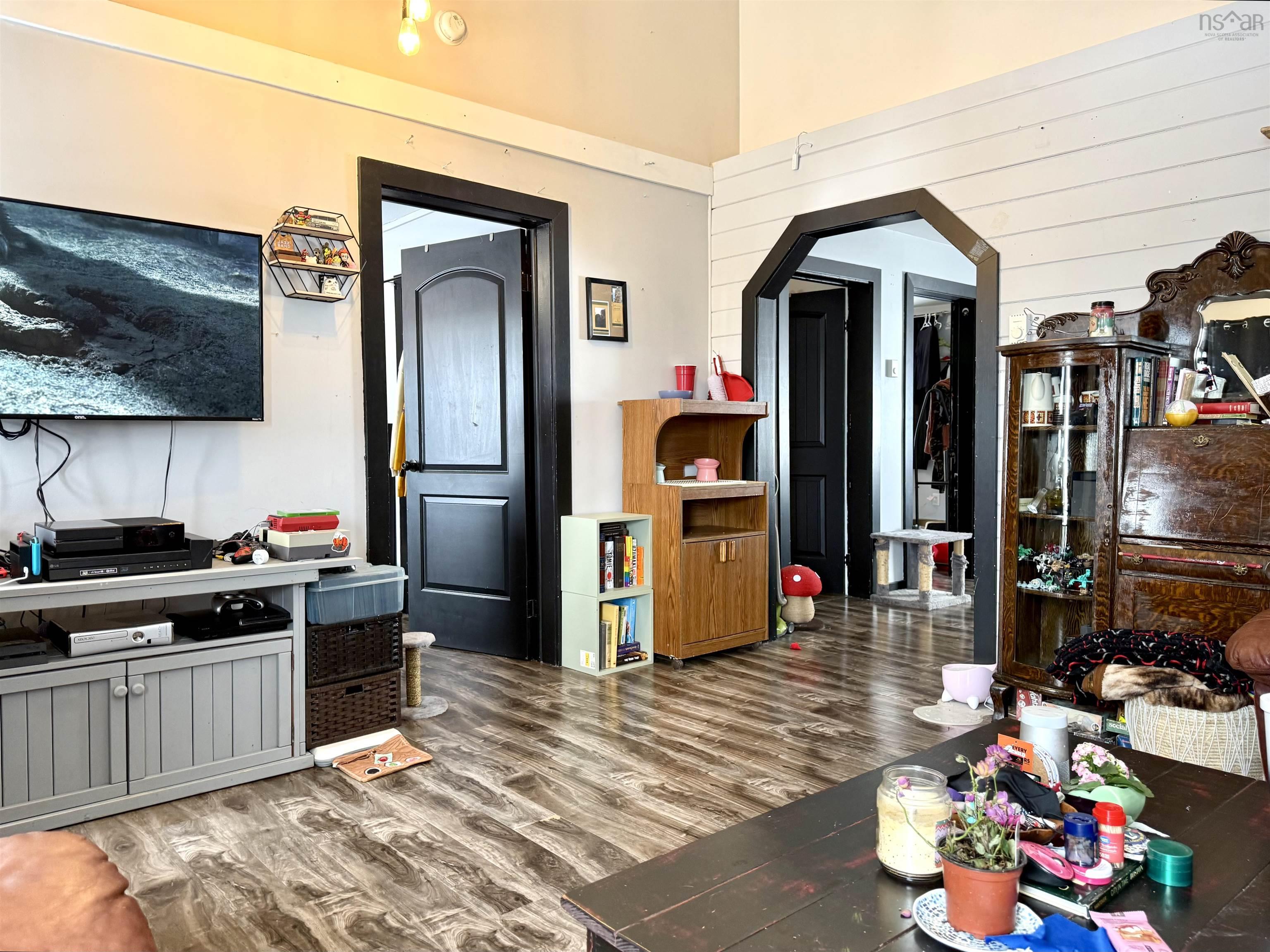 $274,900.00: 21453 2 Highway, Fort Lawrence