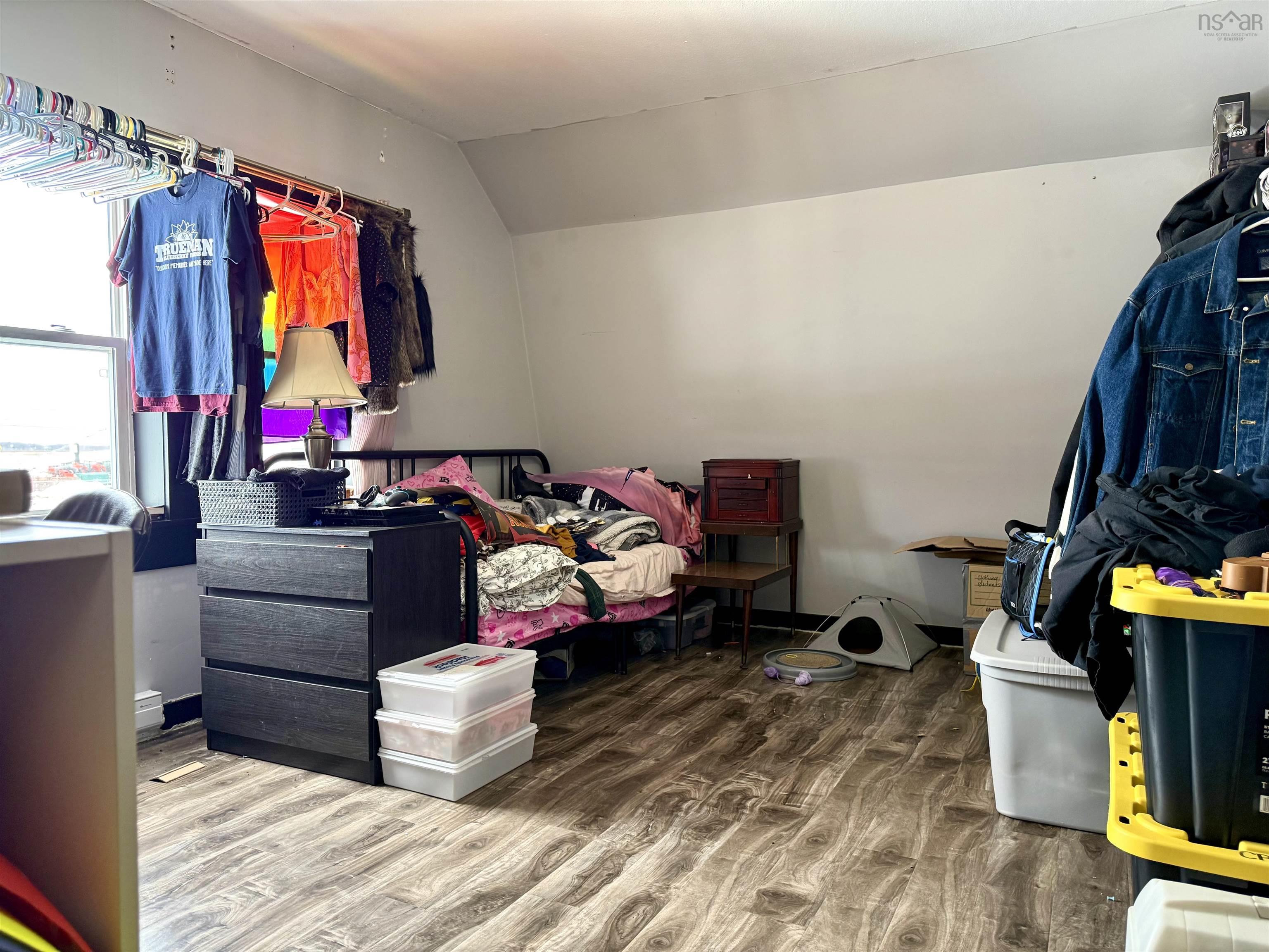 $274,900.00: 21453 2 Highway, Fort Lawrence