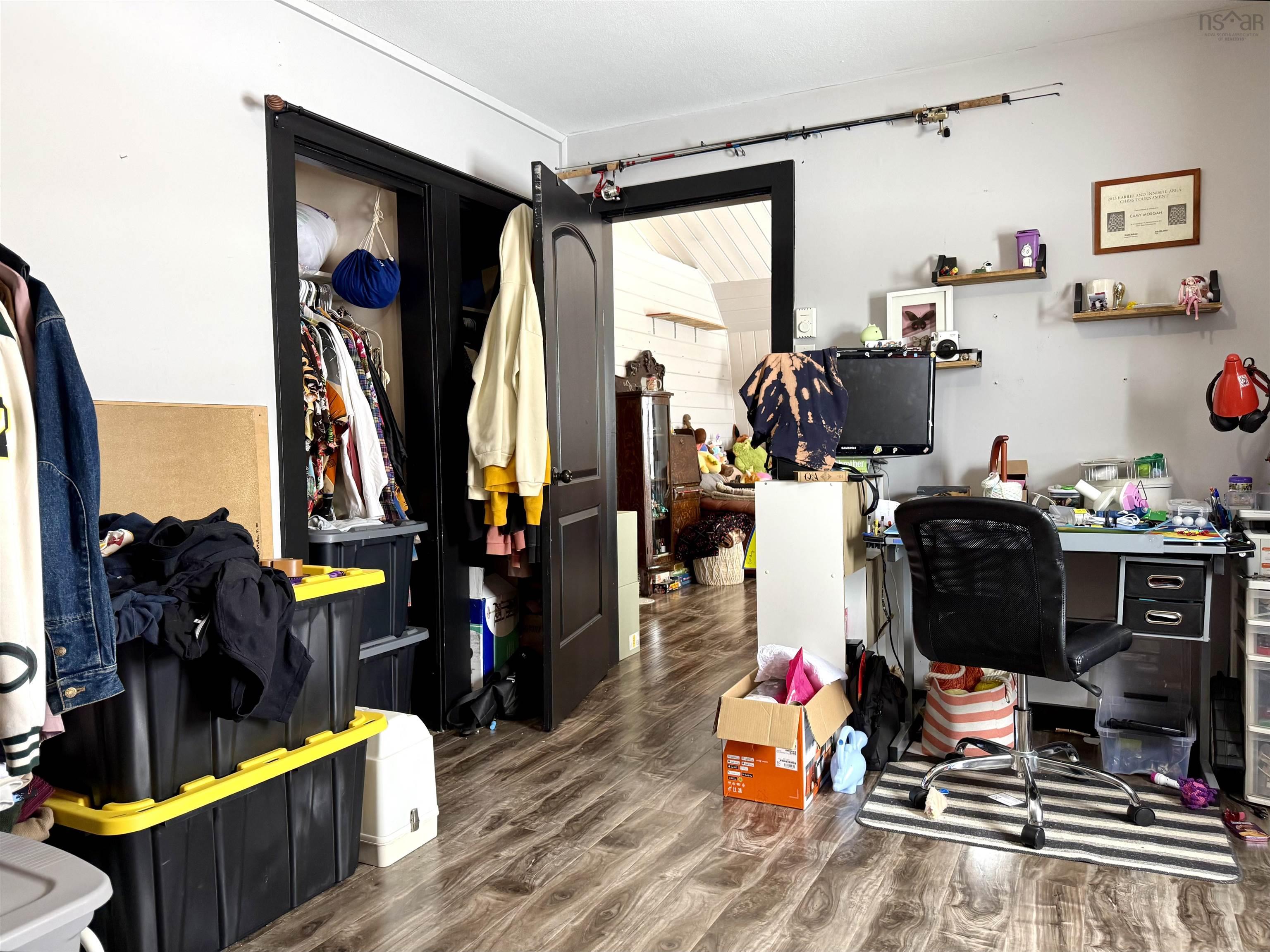 $274,900.00: 21453 2 Highway, Fort Lawrence