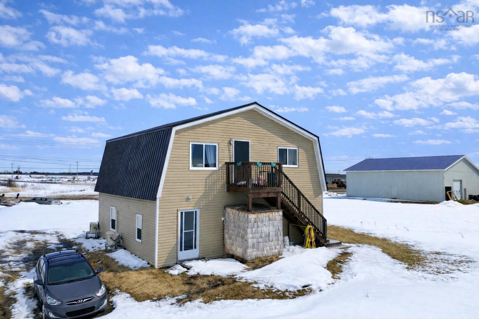 $274,900.00: 21453 2 Highway, Fort Lawrence