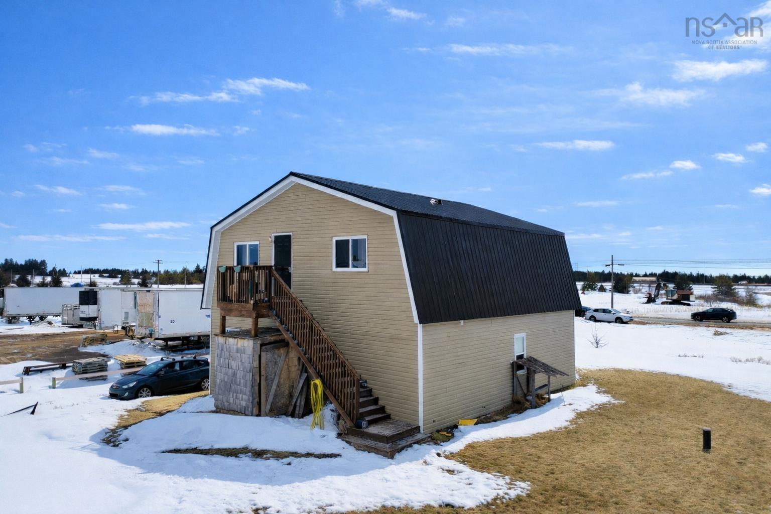 $274,900.00: 21453 2 Highway, Fort Lawrence