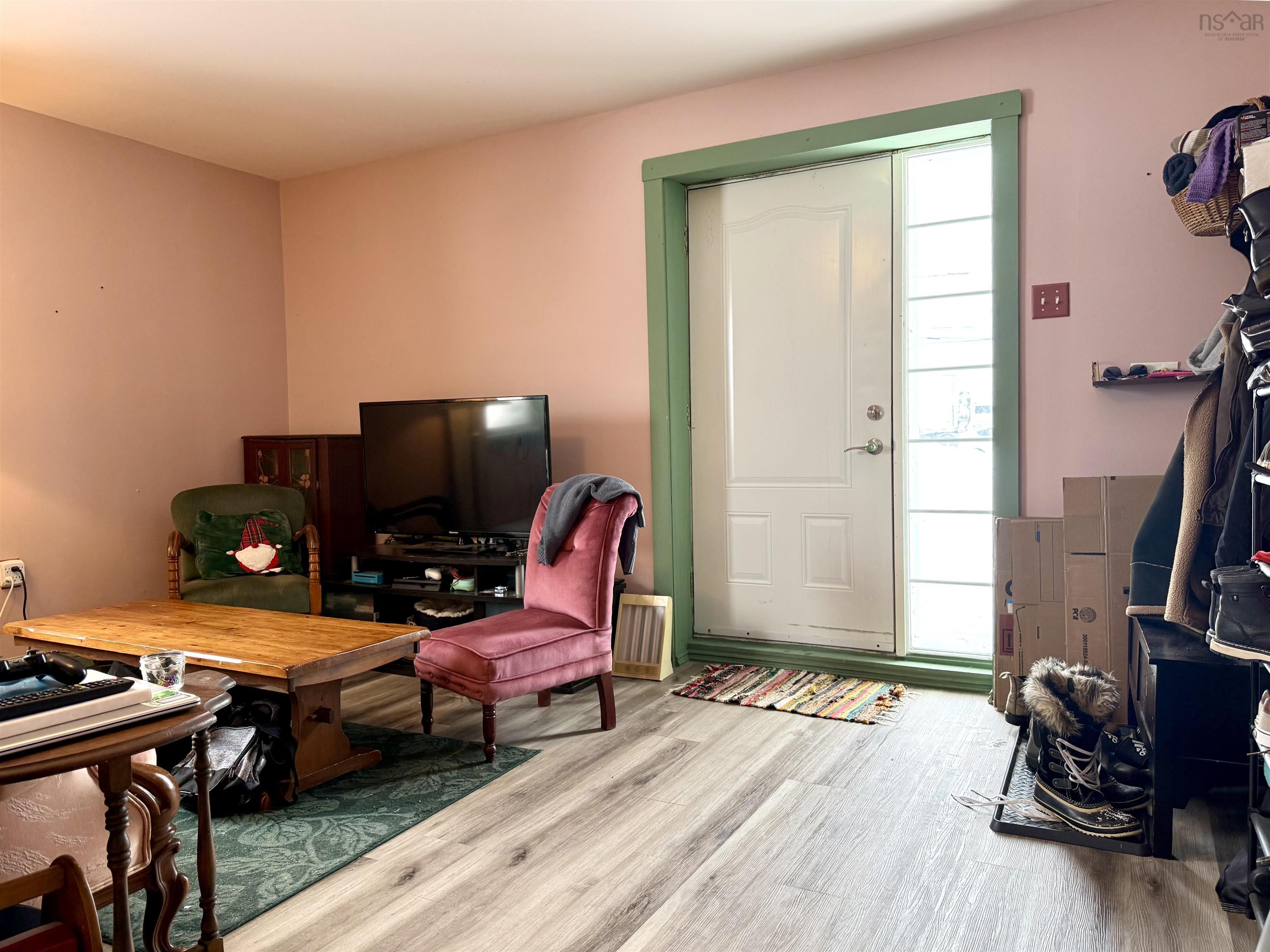 $274,900.00: 21453 2 Highway, Fort Lawrence