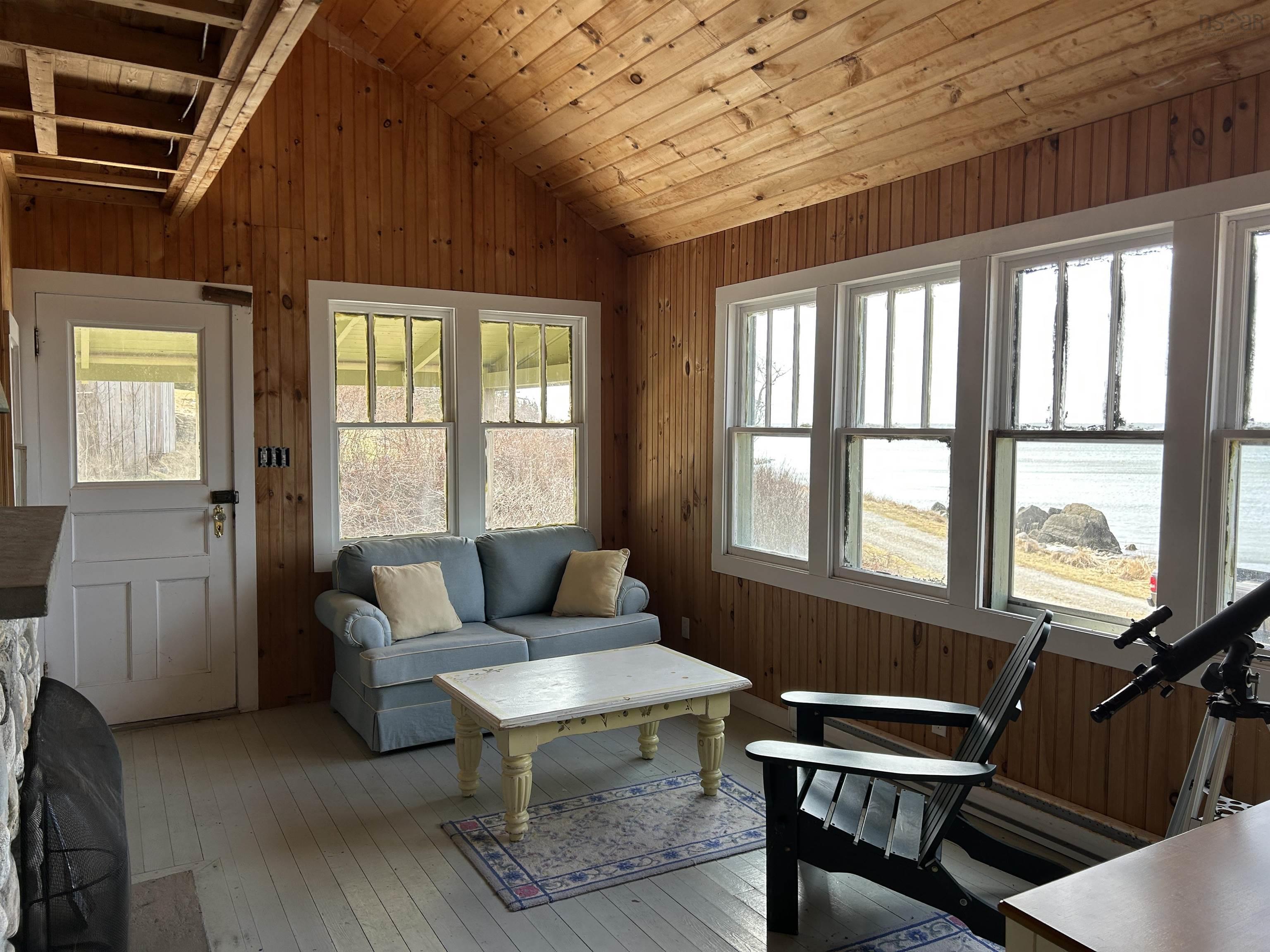 $325,000.00: 24 Bayview Avenue, Villagedale