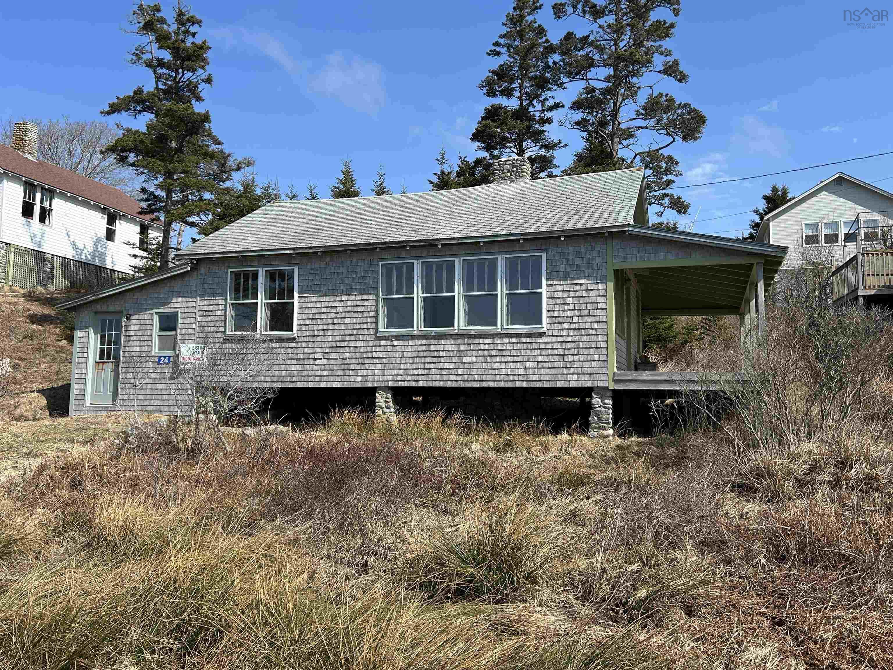 $325,000.00: 24 Bayview Avenue, Villagedale