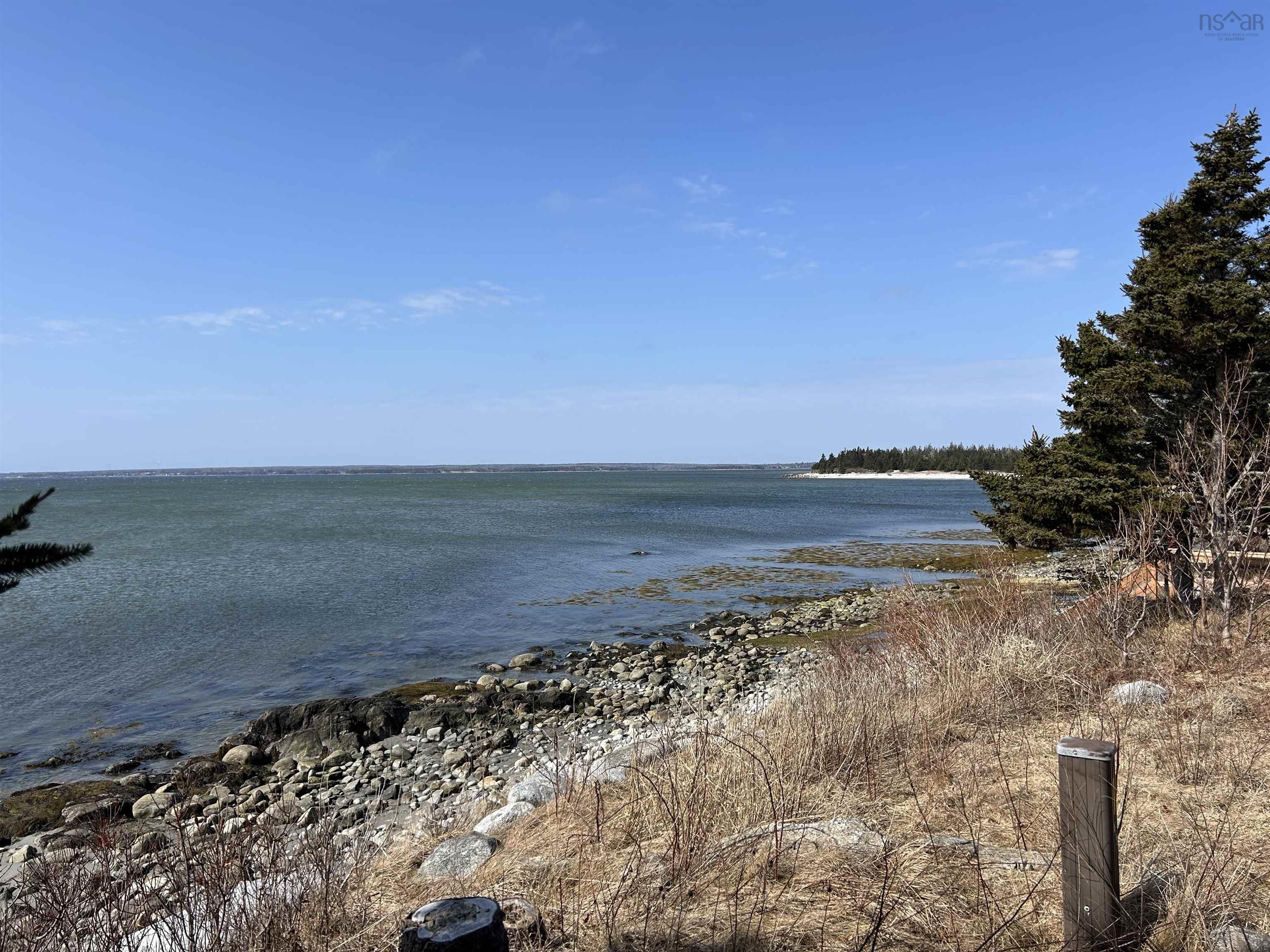 $325,000.00: 24 Bayview Avenue, Villagedale