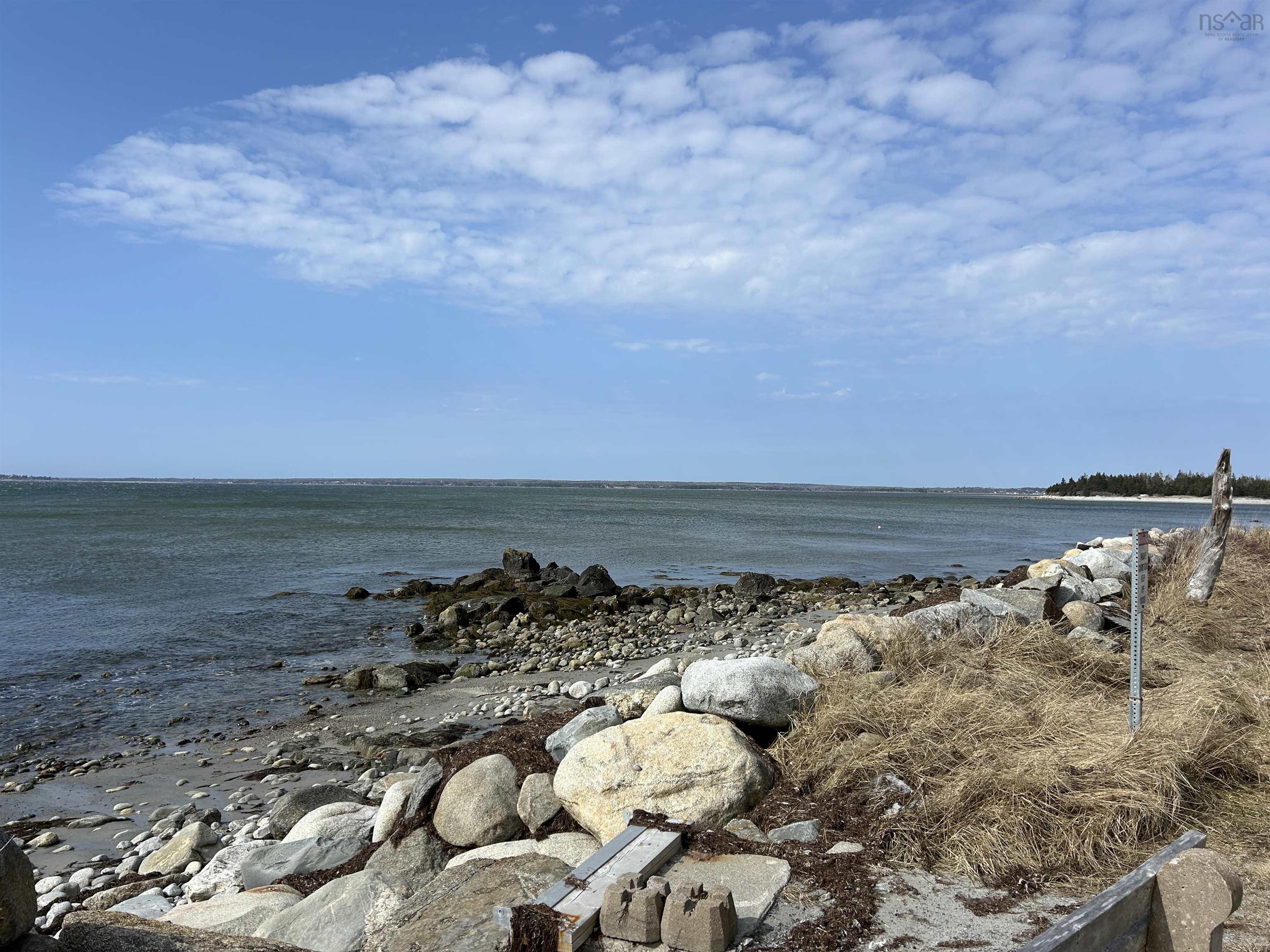 $325,000.00: 24 Bayview Avenue, Villagedale