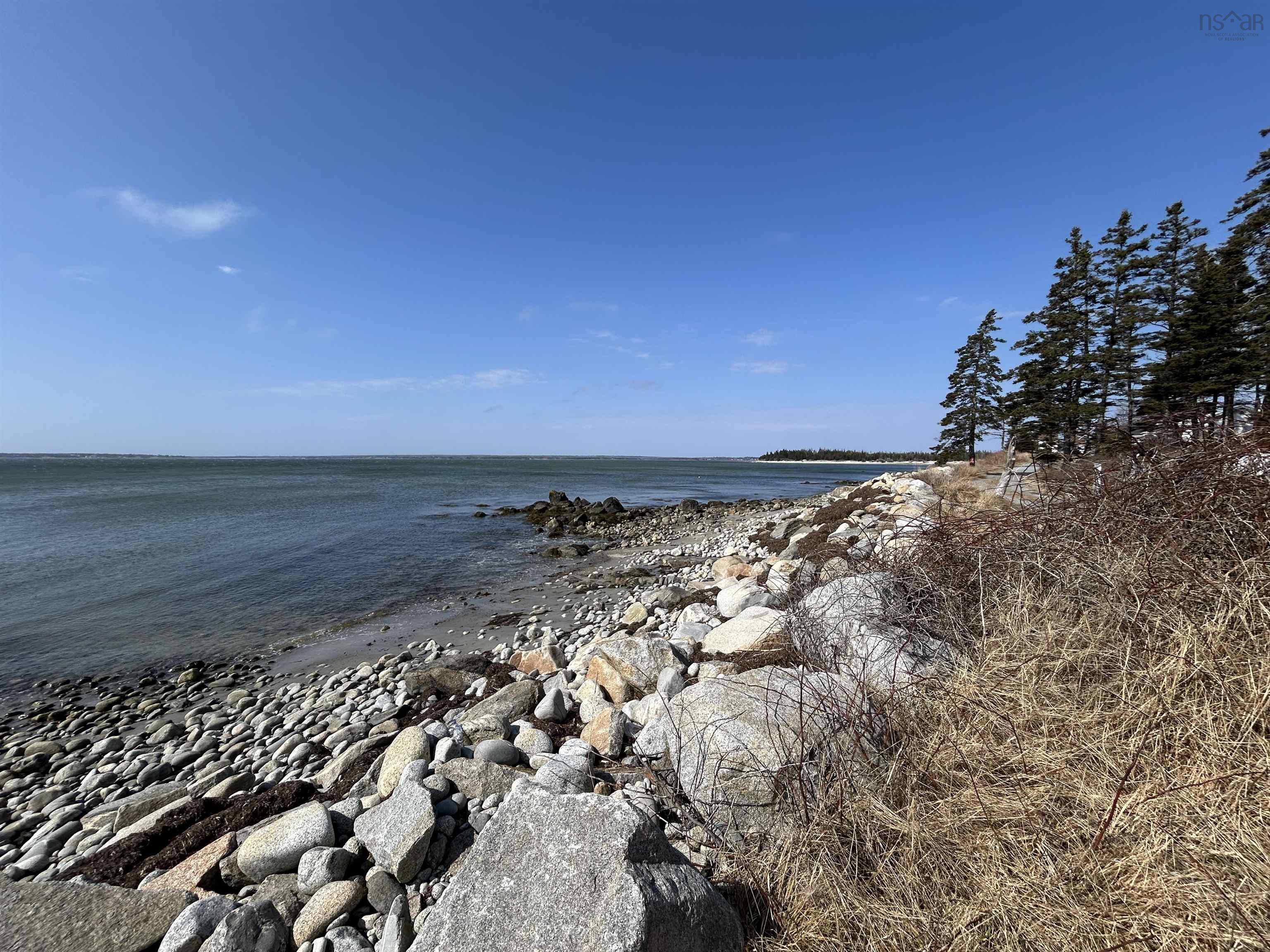 $325,000.00: 24 Bayview Avenue, Villagedale