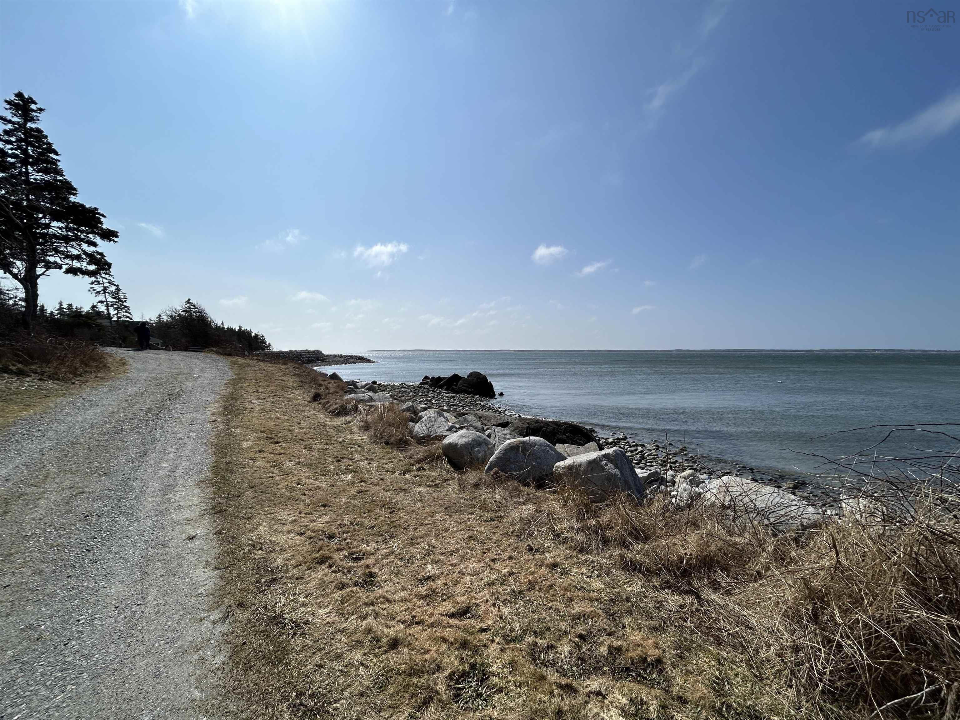 $325,000.00: 24 Bayview Avenue, Villagedale