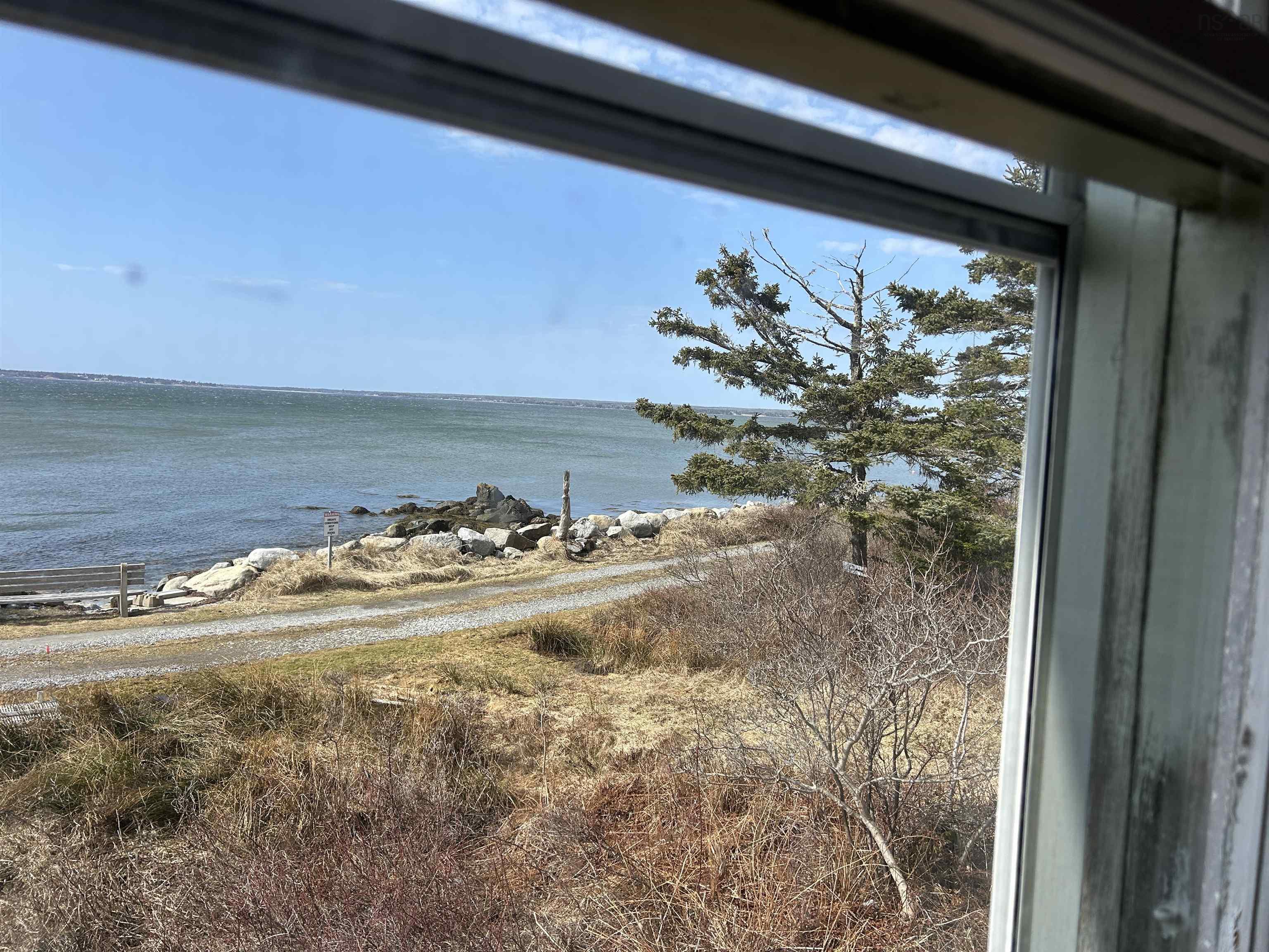 $325,000.00: 24 Bayview Avenue, Villagedale