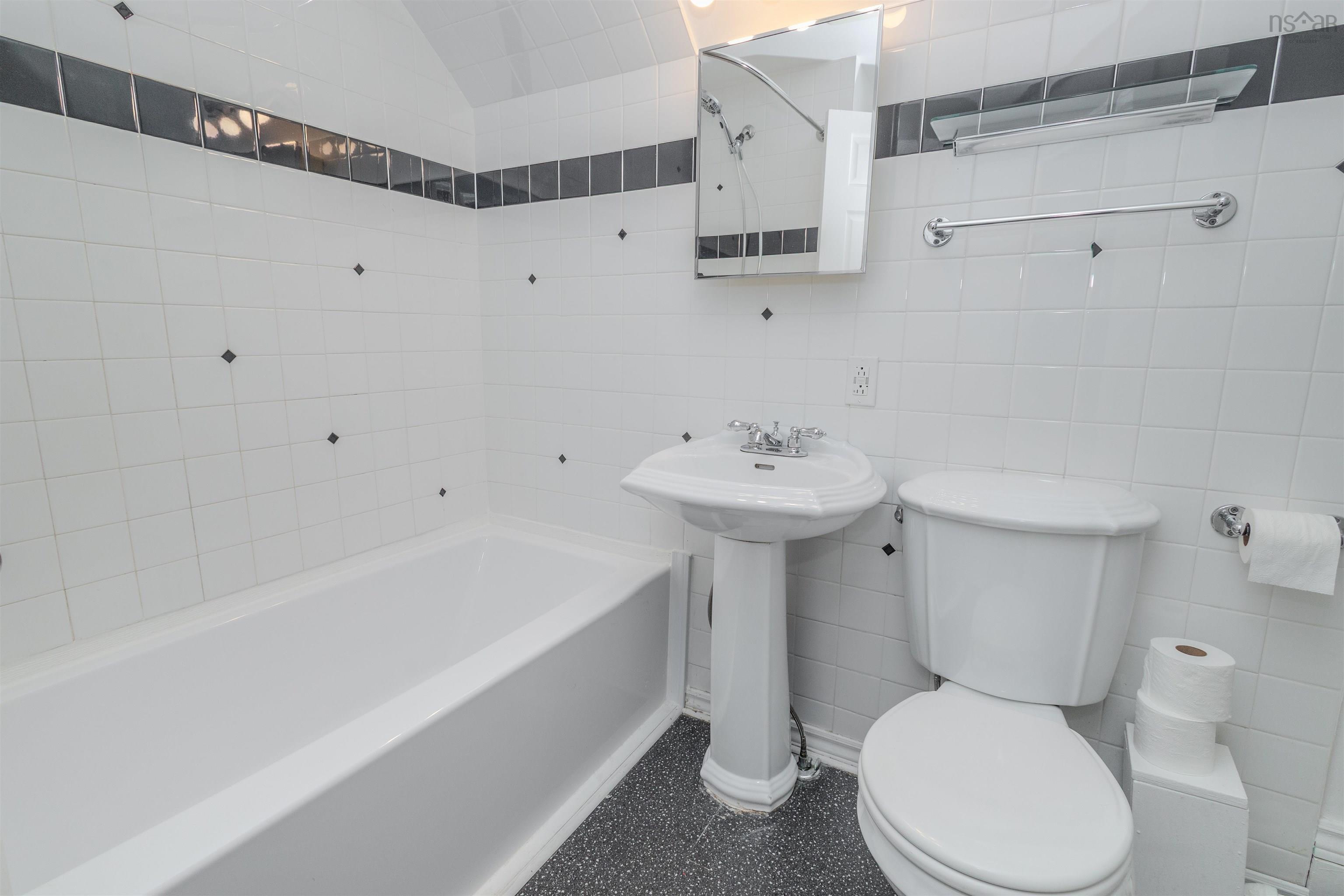 $250,000.00: 370 Hudson Street, New Waterford