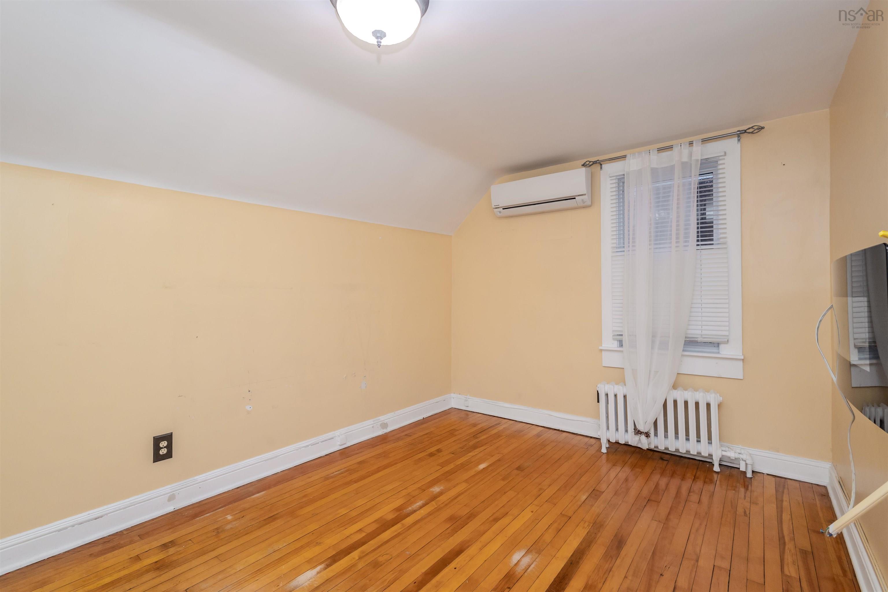 $250,000.00: 370 Hudson Street, New Waterford