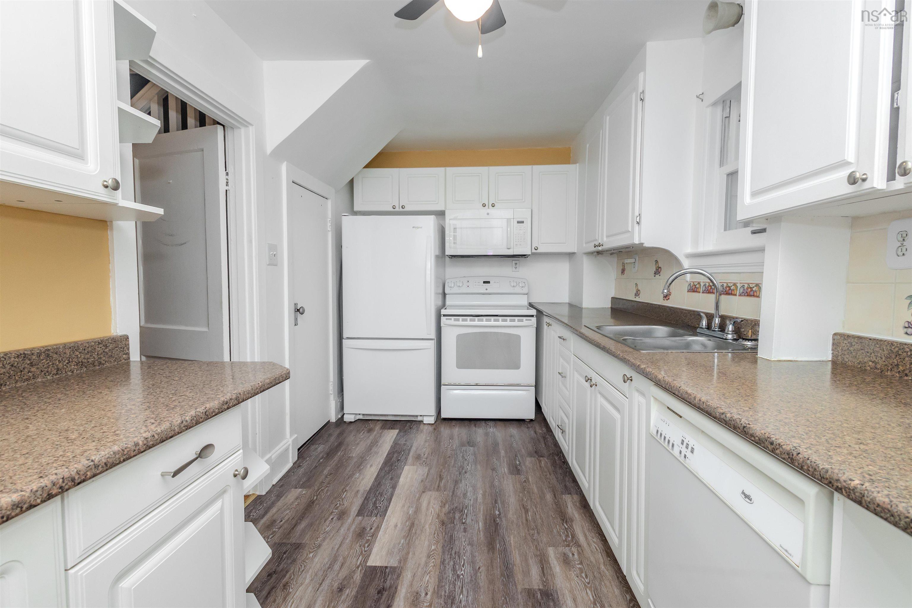 $250,000.00: 370 Hudson Street, New Waterford