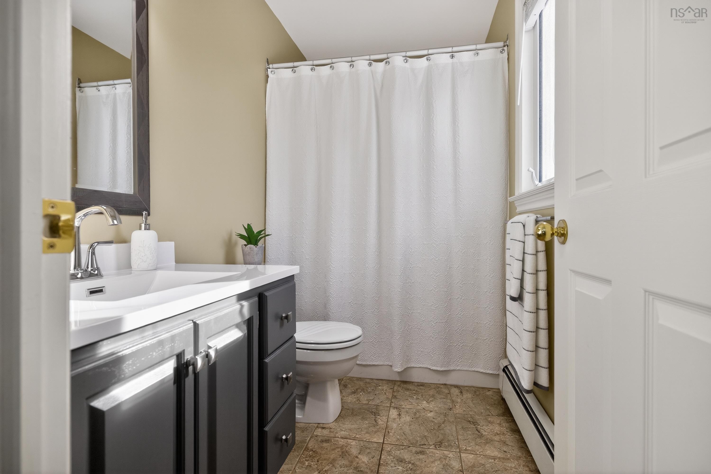 $739,900.00: 6 Caytyon Court, Dartmouth