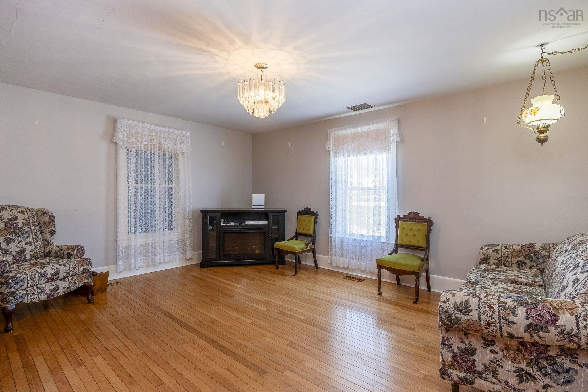 $300,000.00: 7966 Highway 10, Nictaux South