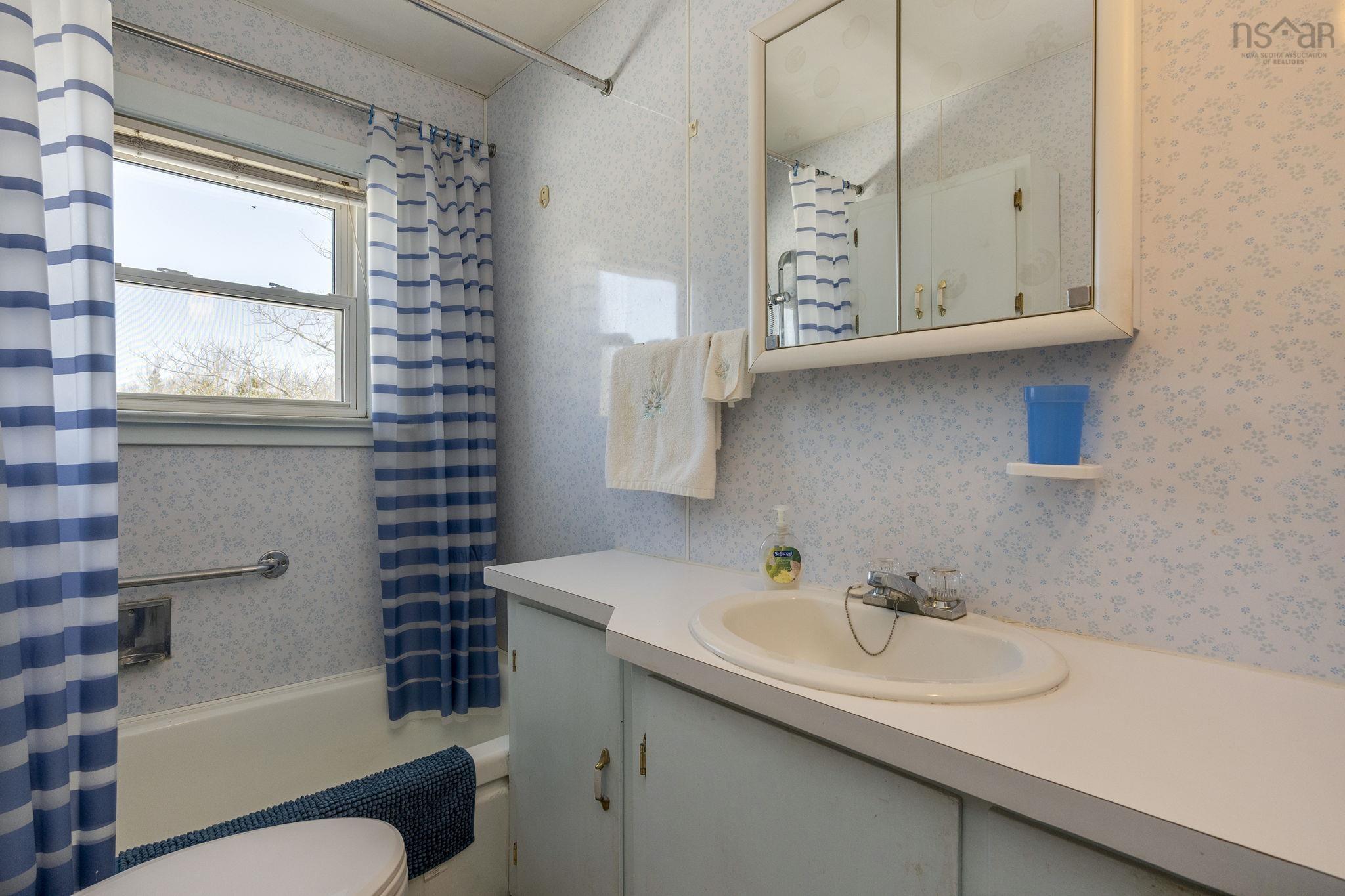 $300,000.00: 7966 Highway 10, Nictaux South