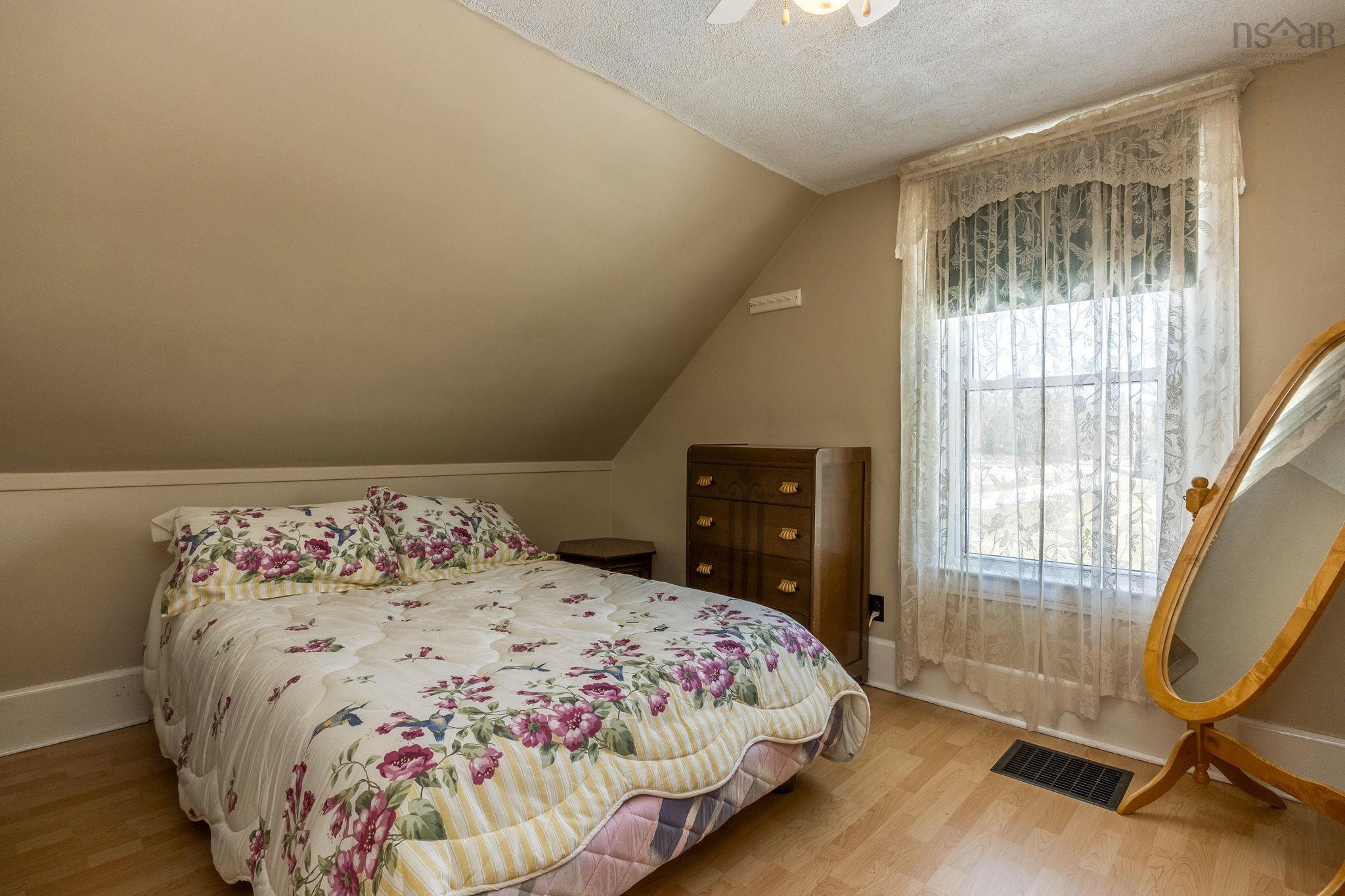 $300,000.00: 7966 Highway 10, Nictaux South