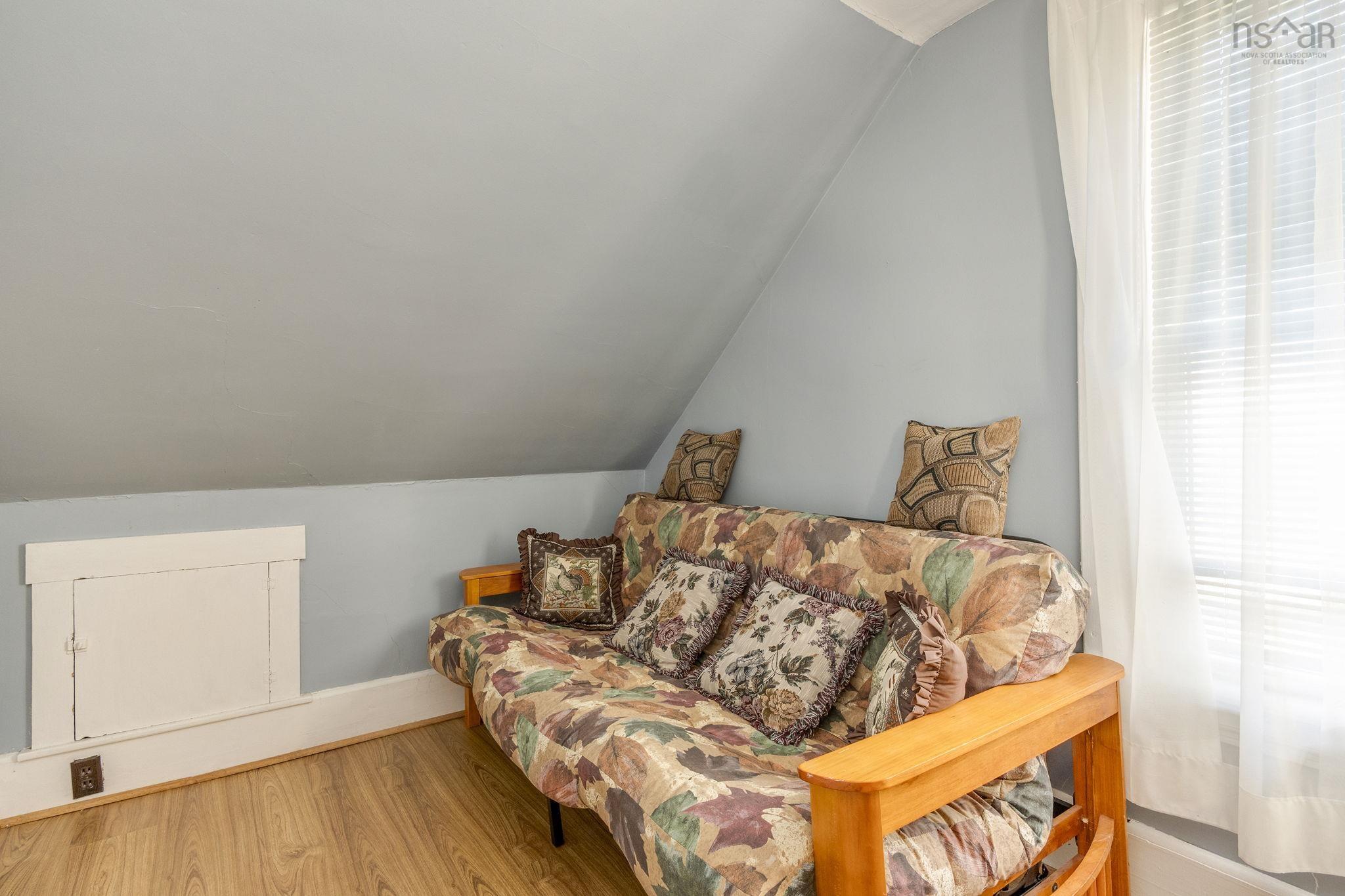 $300,000.00: 7966 Highway 10, Nictaux South