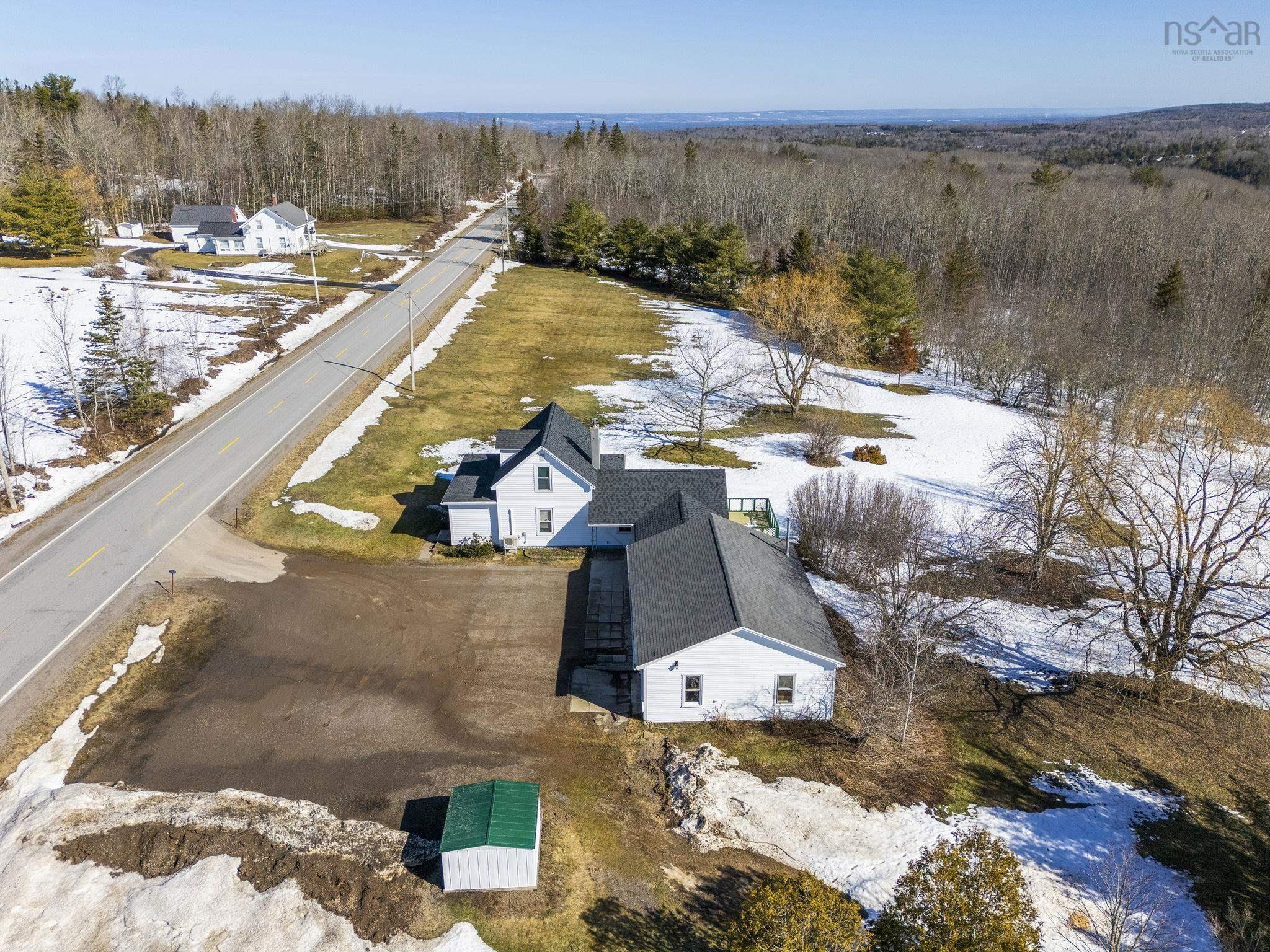 $300,000.00: 7966 Highway 10, Nictaux South