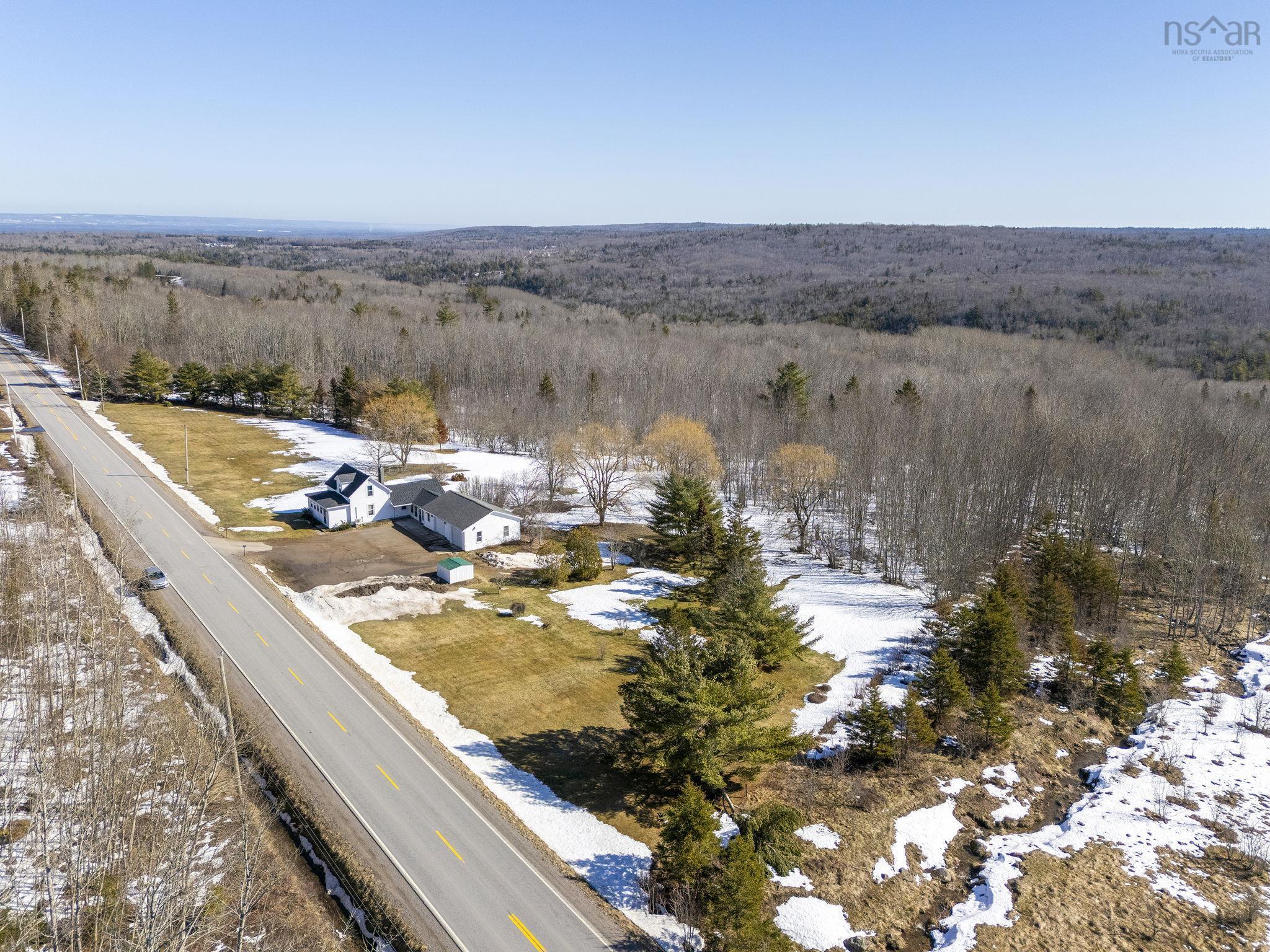 $300,000.00: 7966 Highway 10, Nictaux South