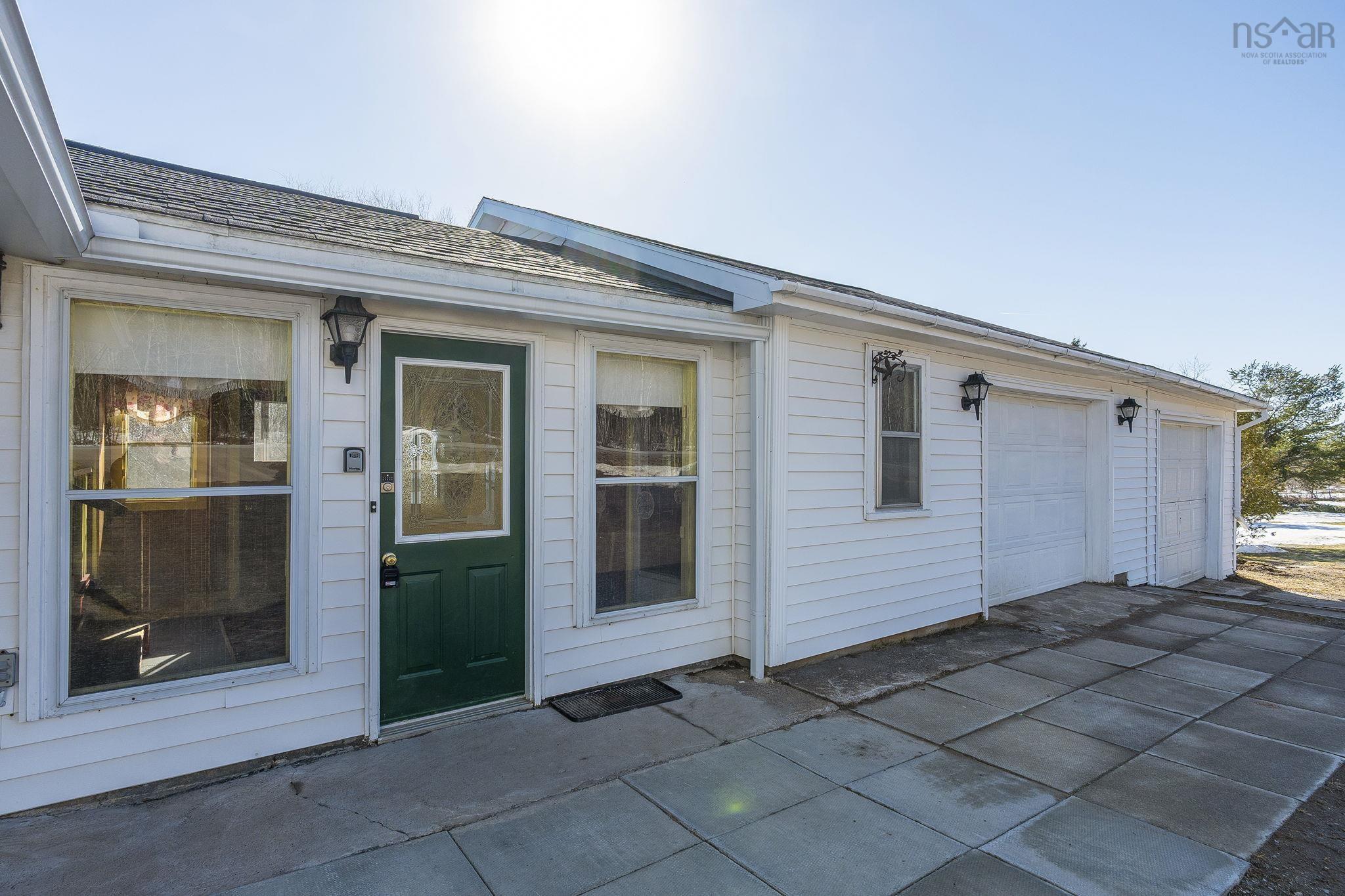 $300,000.00: 7966 Highway 10, Nictaux South