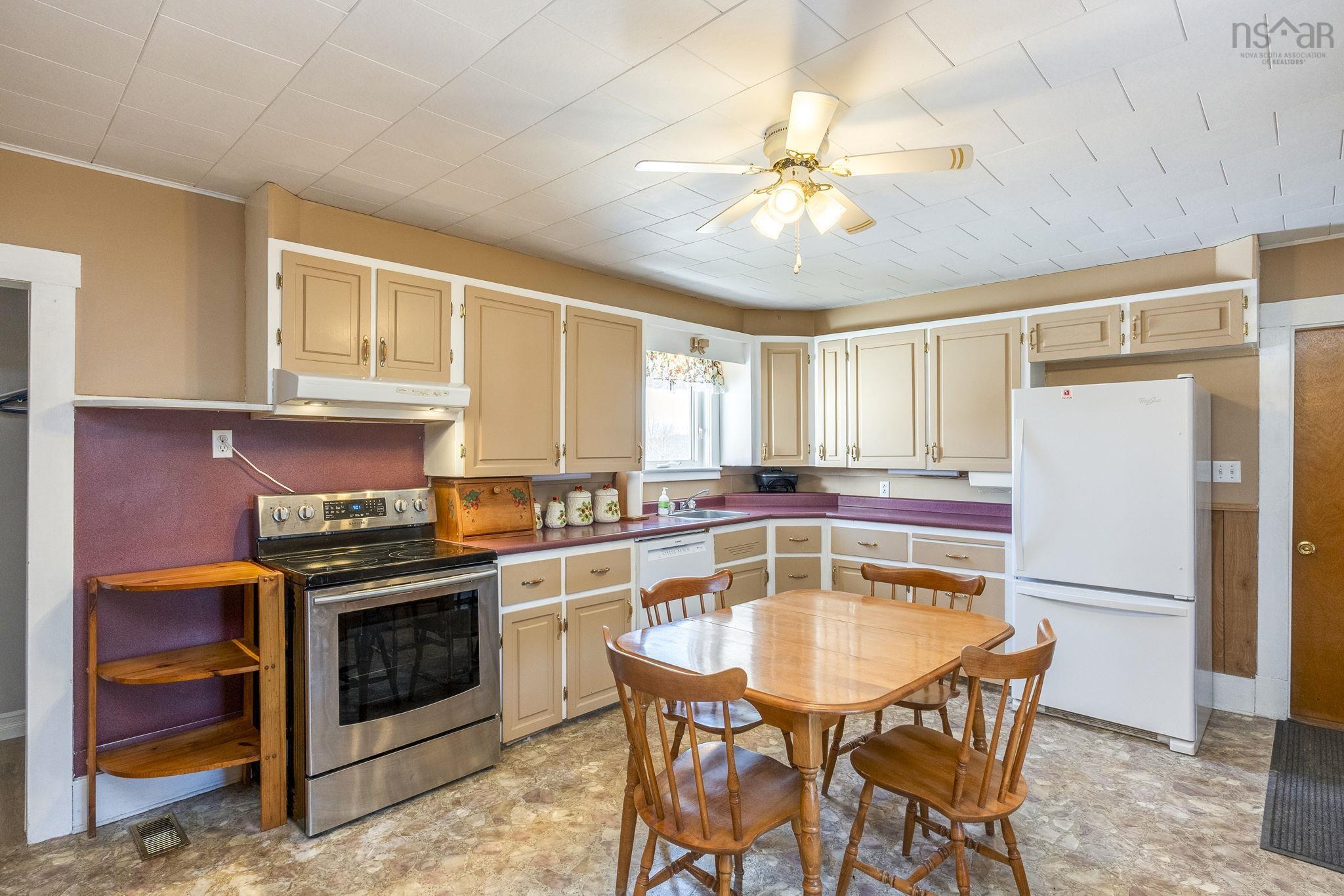 $300,000.00: 7966 Highway 10, Nictaux South