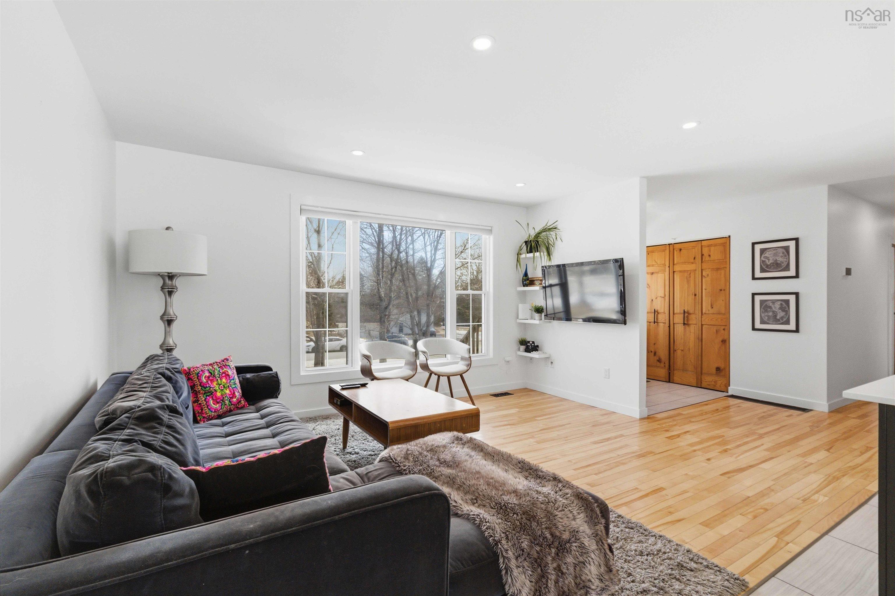 $549,900.00: 18 Charleswood Drive, Windsor Junction