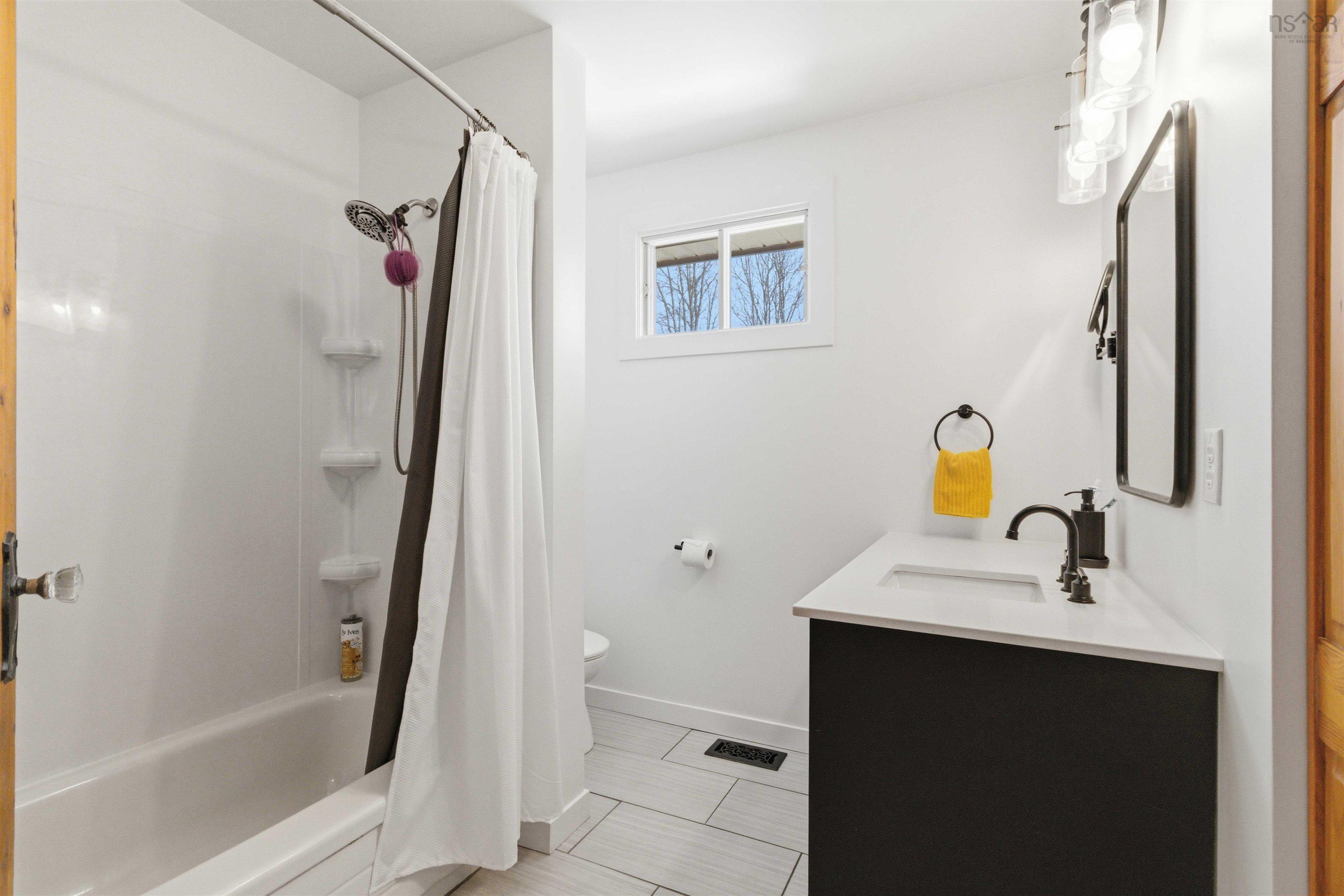 $549,900.00: 18 Charleswood Drive, Windsor Junction