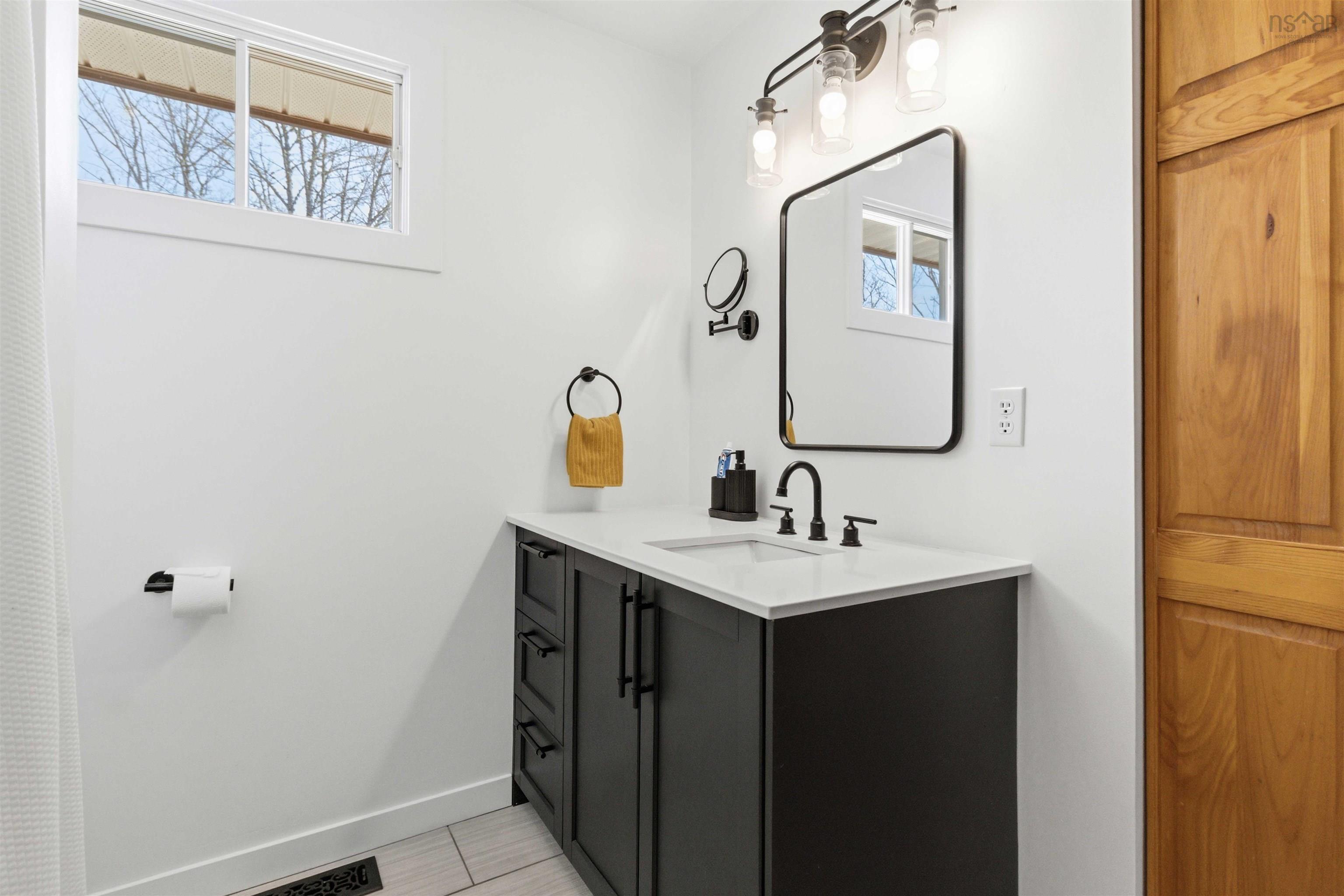 $549,900.00: 18 Charleswood Drive, Windsor Junction