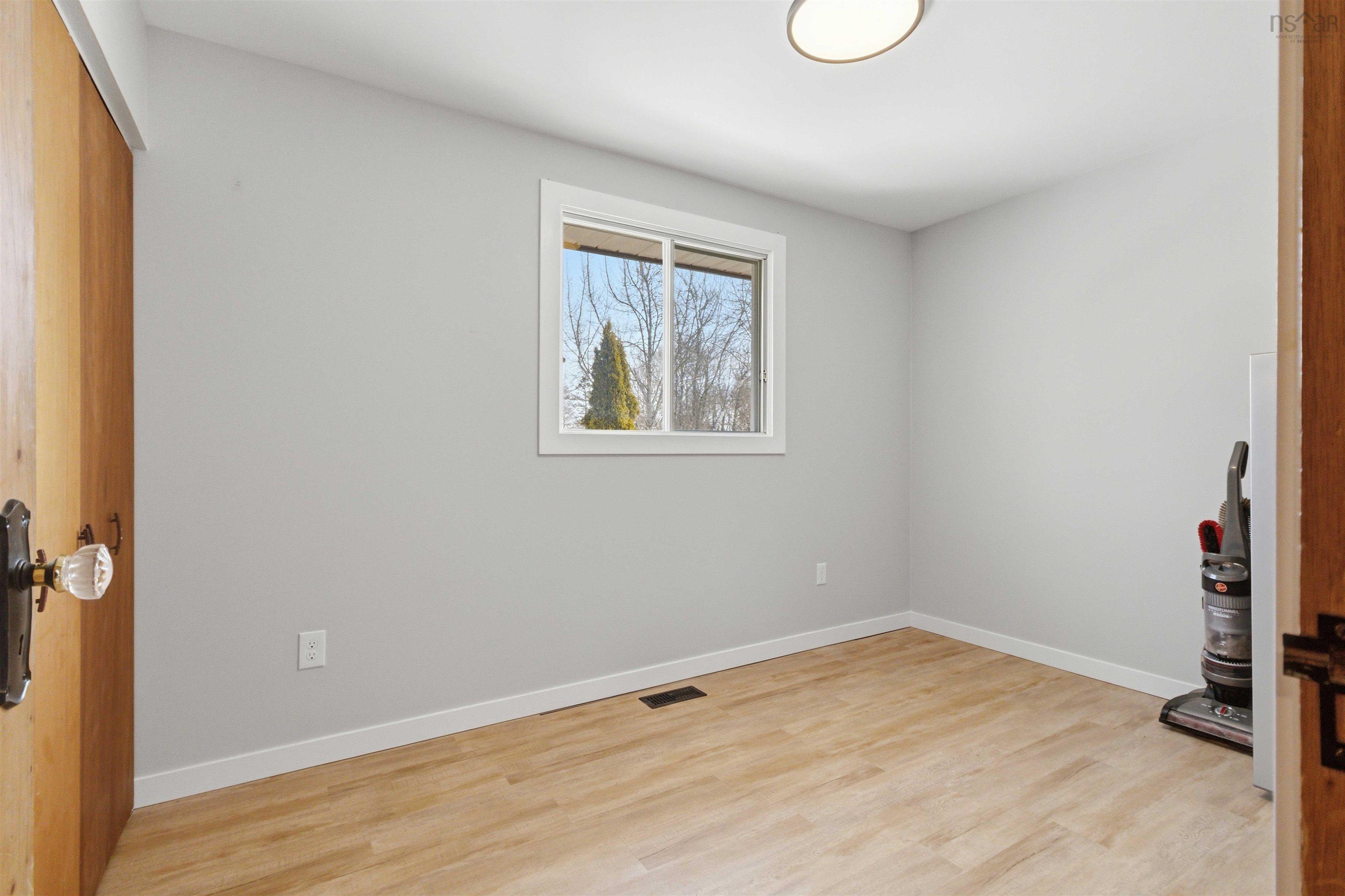 $549,900.00: 18 Charleswood Drive, Windsor Junction